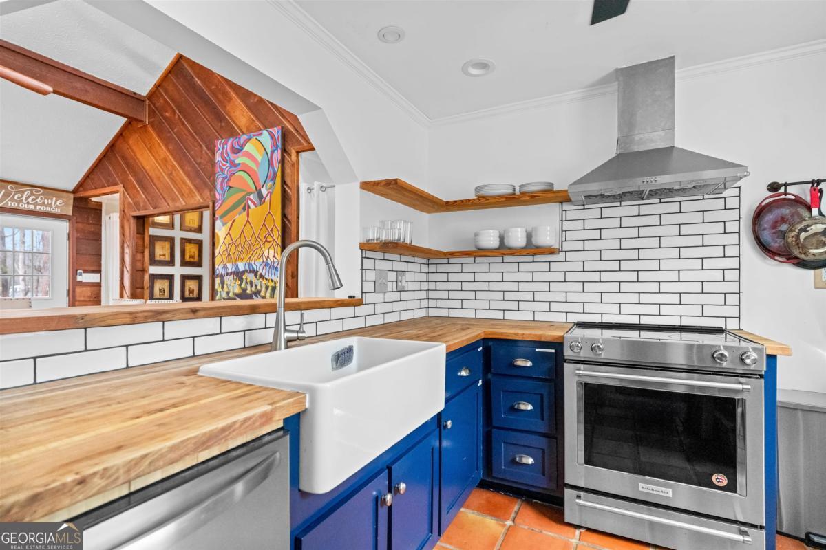 155 Admirality Way Property Photo 34