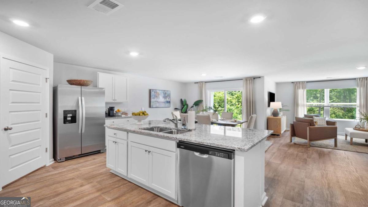 209 Birdsill Street Property Photo 2