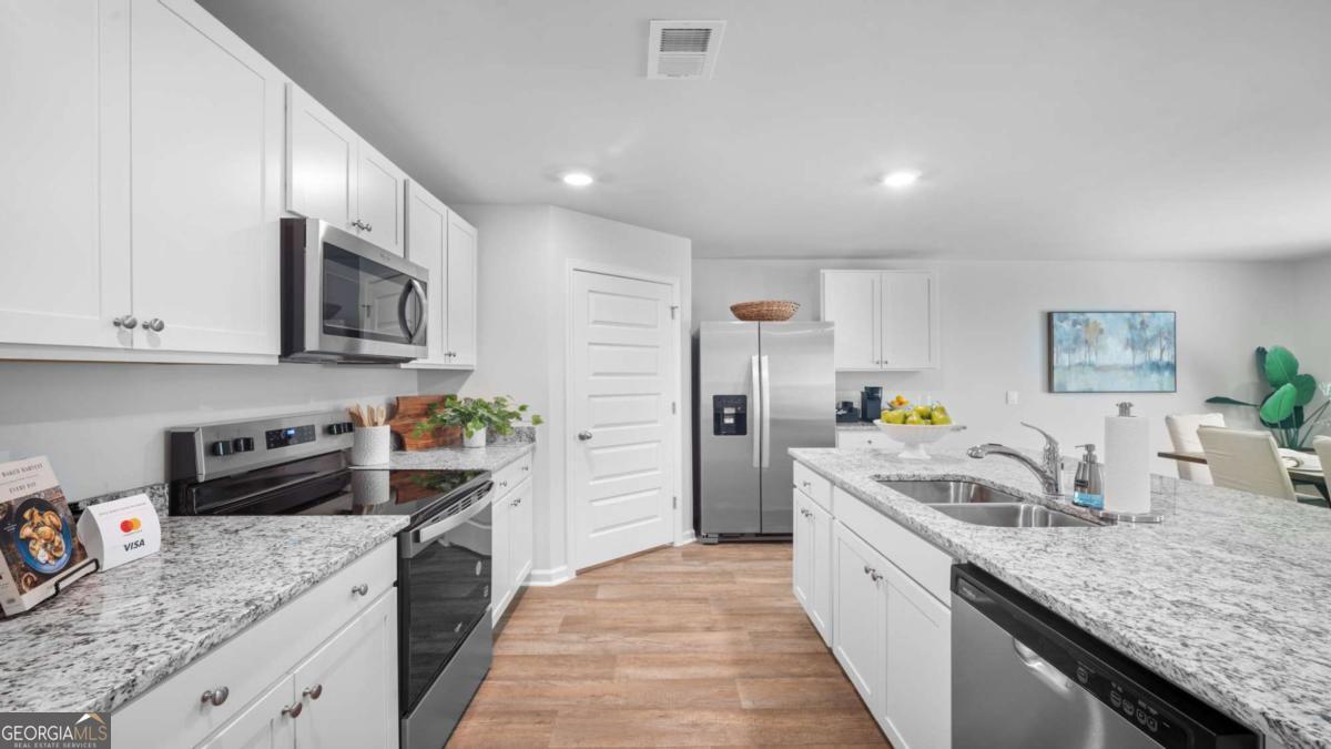 209 Birdsill Street Property Photo 6