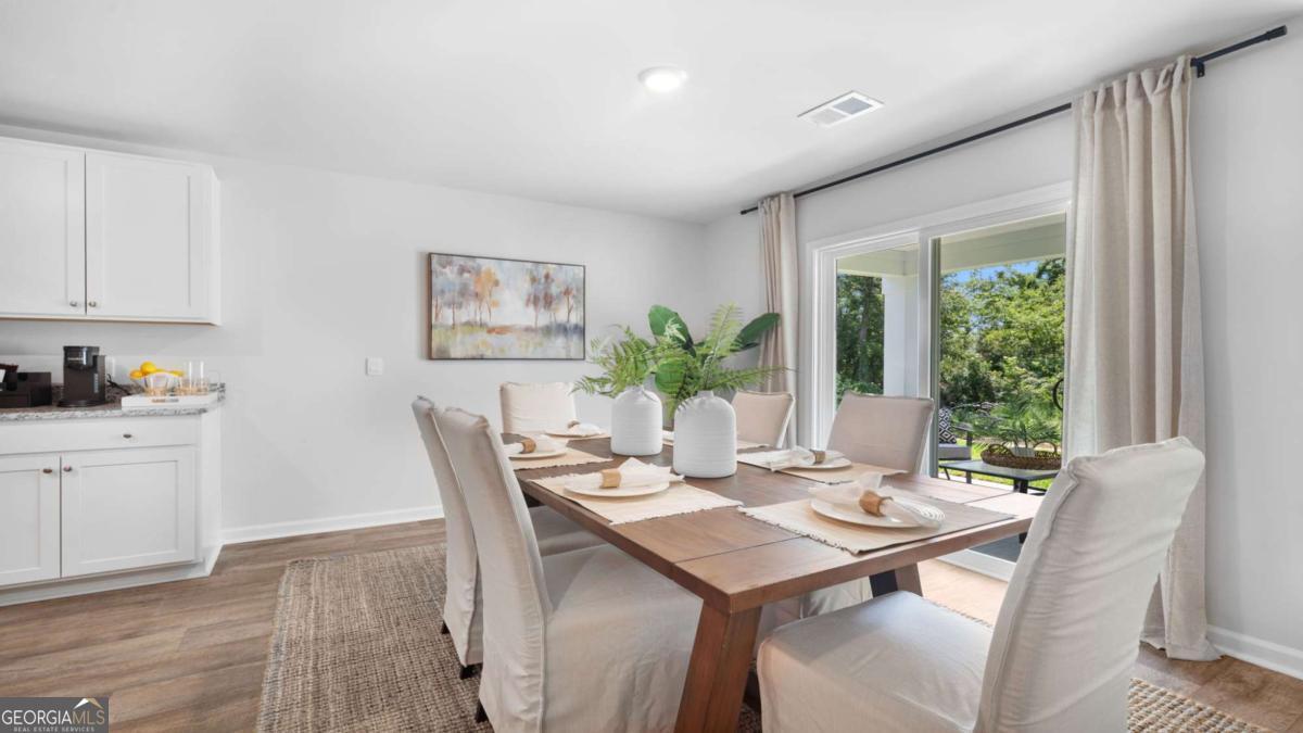 209 Birdsill Street Property Photo 11