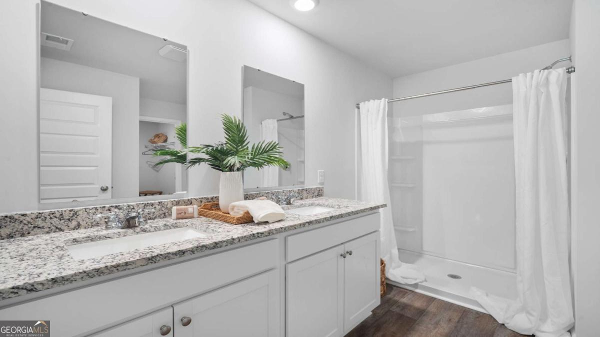 209 Birdsill Street Property Photo 17