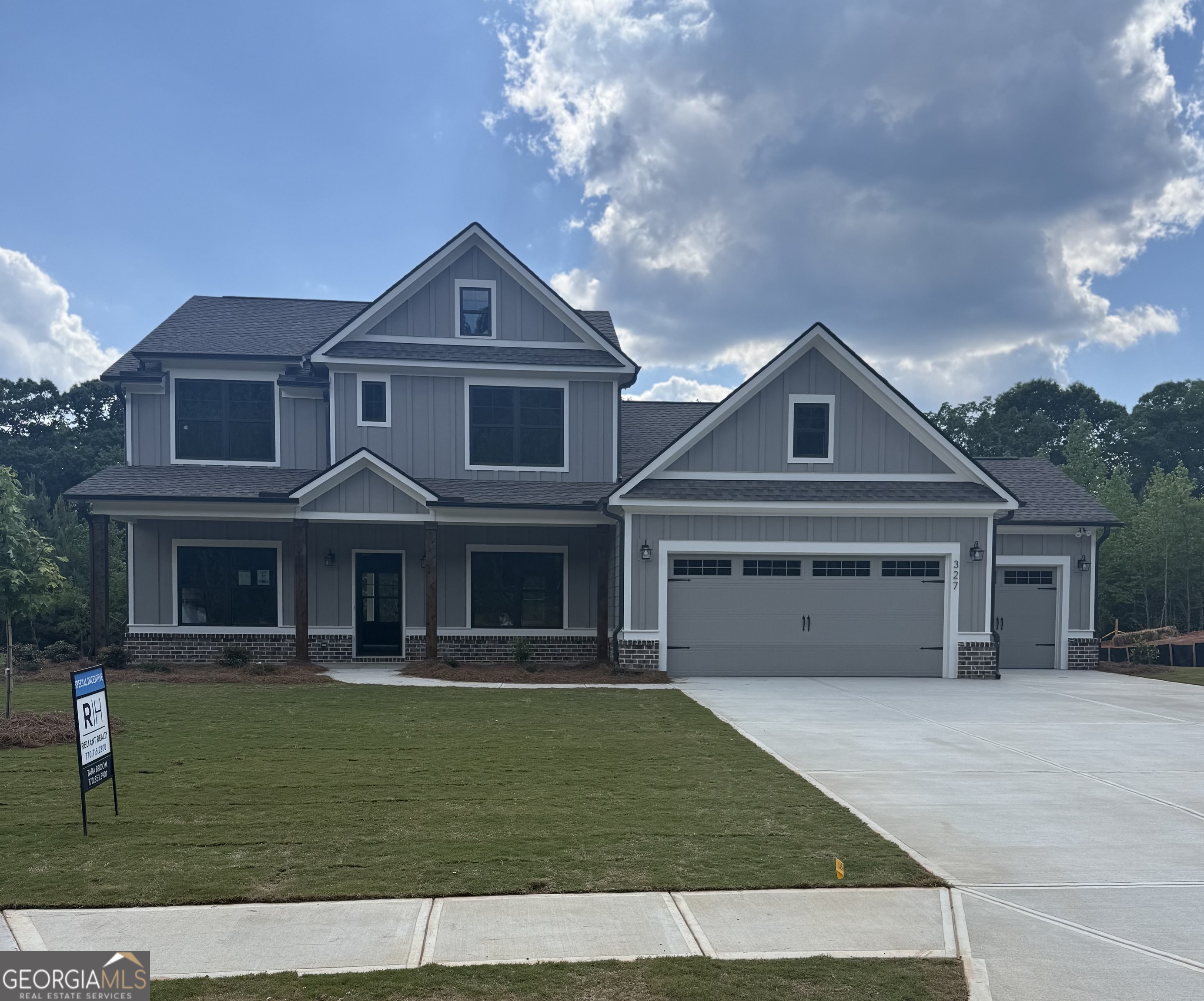 327 WESLYN Drive