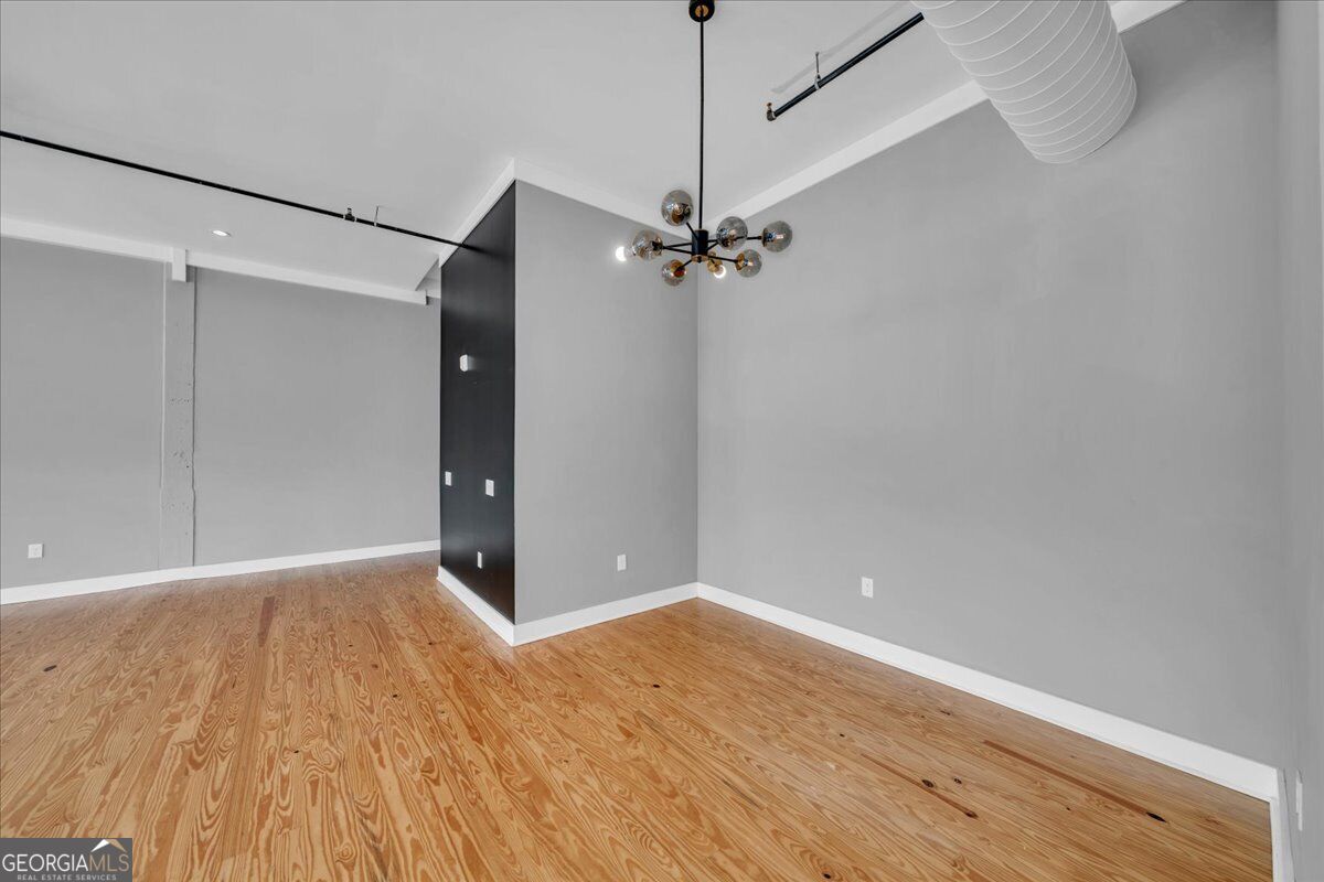 565 Poplar Street Property Photo 9