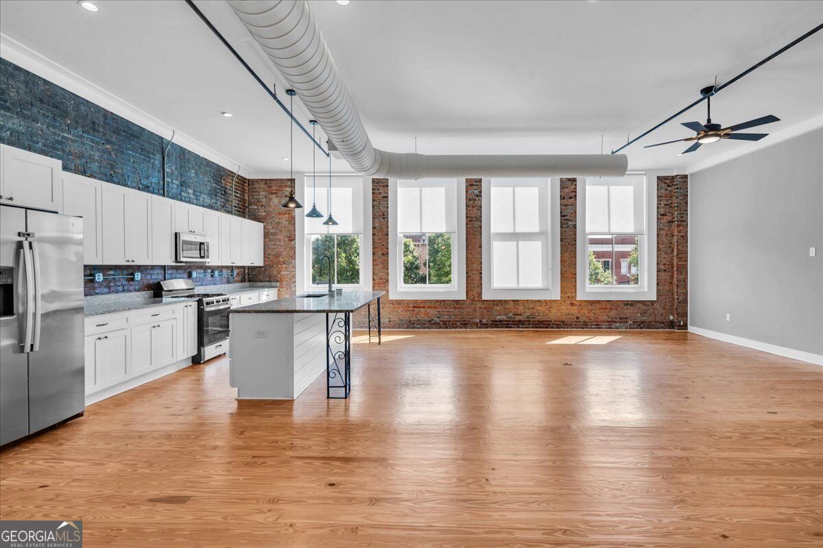 565 Poplar Street Property Photo 10