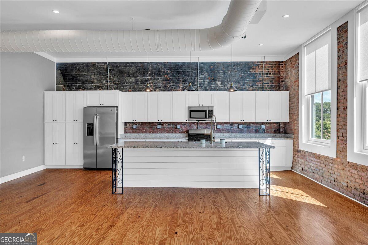 565 Poplar Street Property Photo 12