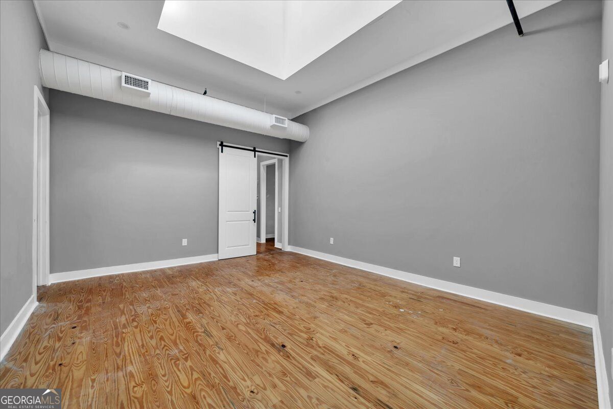 565 Poplar Street Property Photo 17