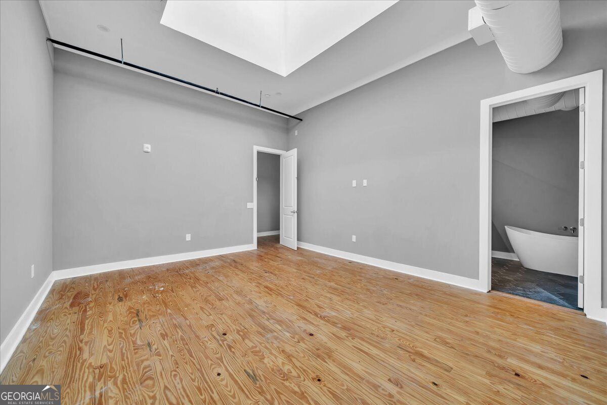 565 Poplar Street Property Photo 18