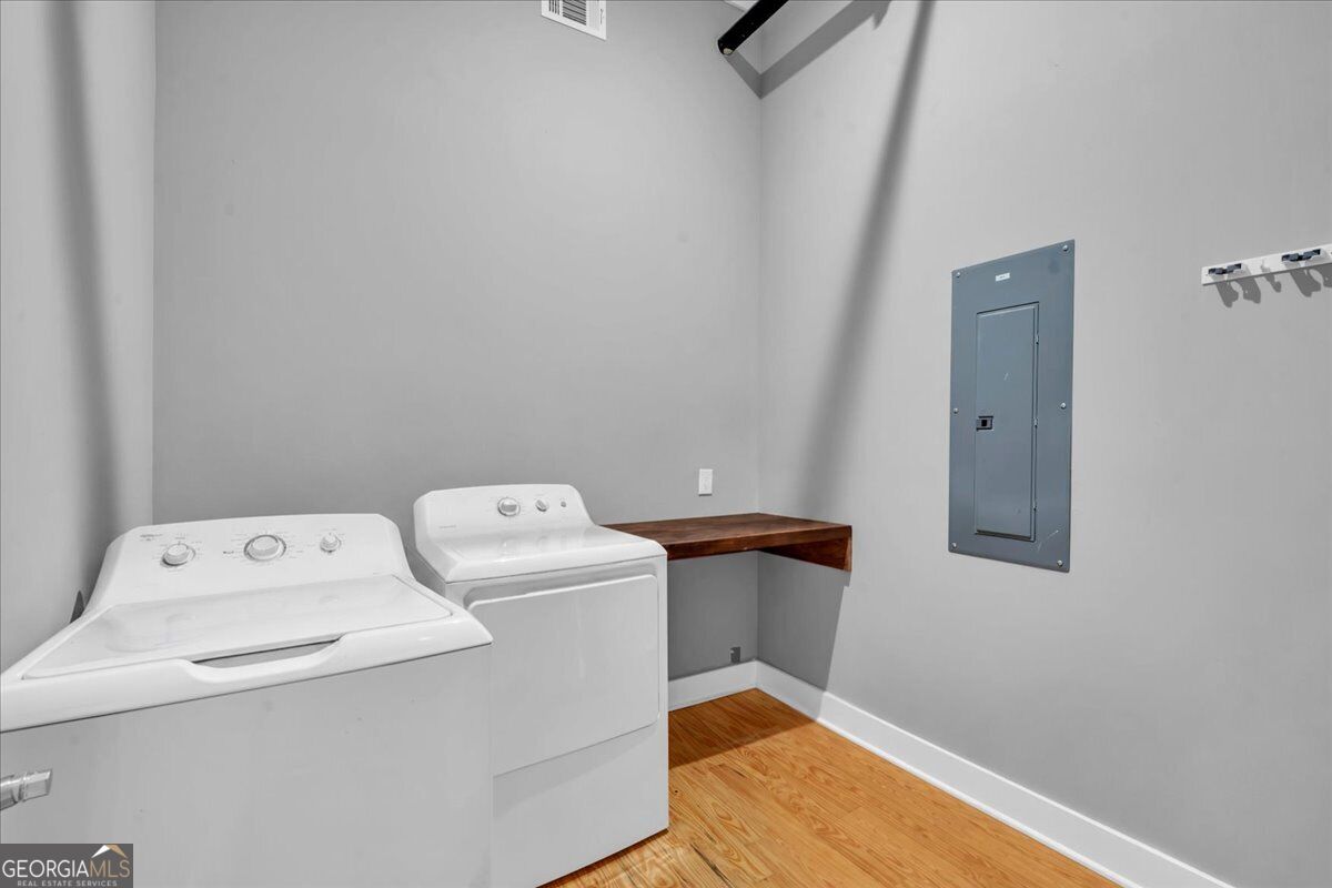 565 Poplar Street Property Photo 24