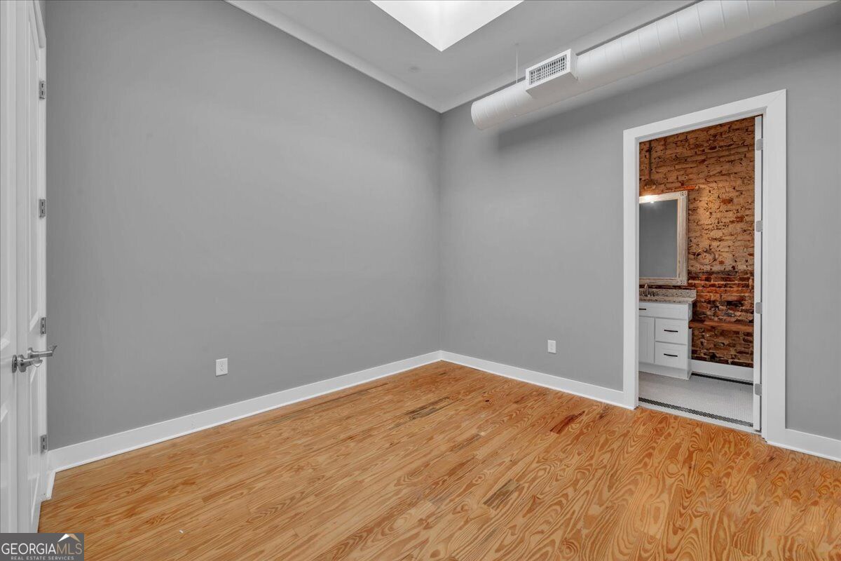 565 Poplar Street Property Photo 25