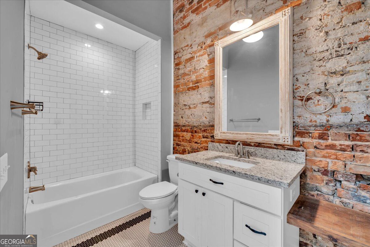 565 Poplar Street Property Photo 27