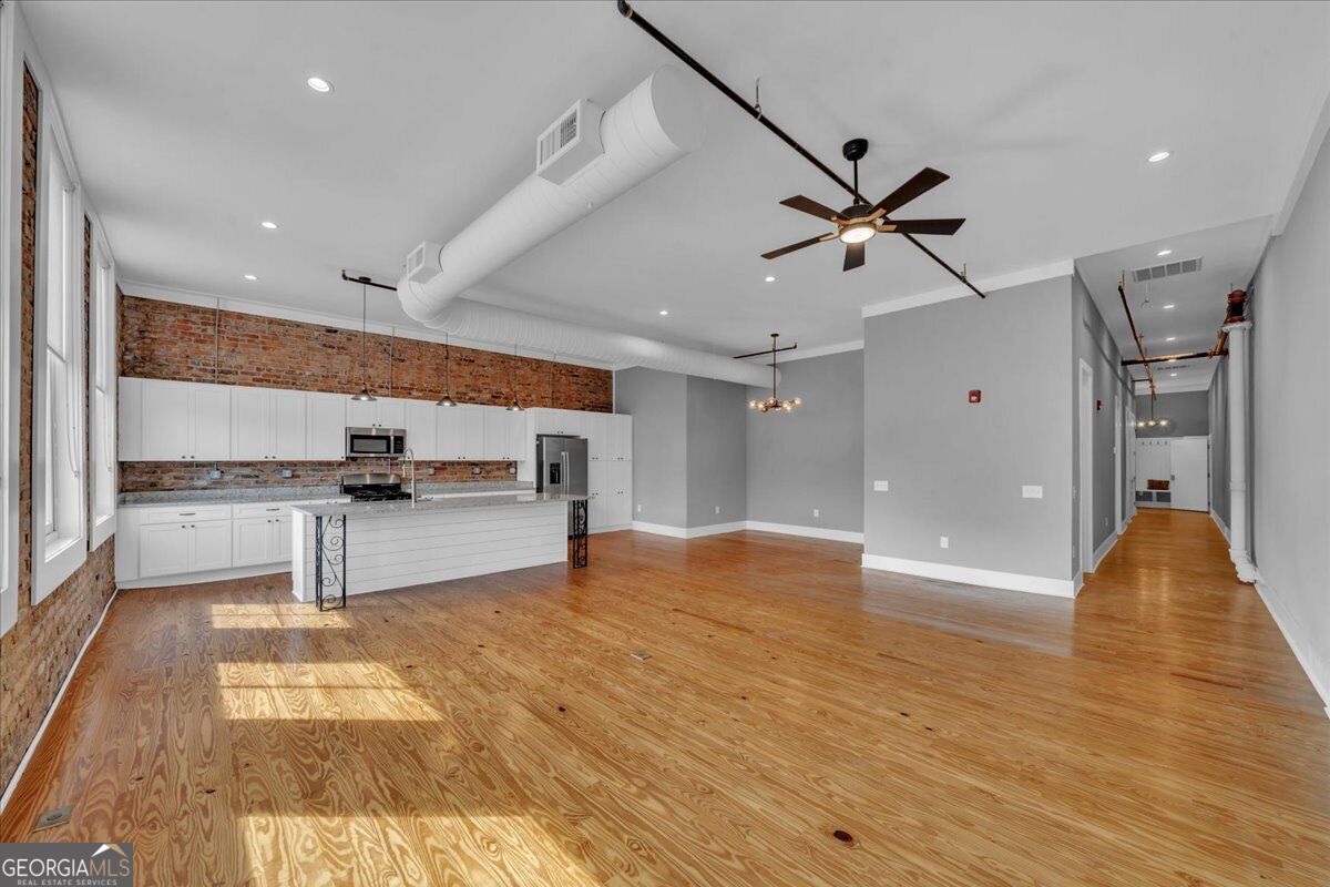 565 Poplar Street Property Photo 31