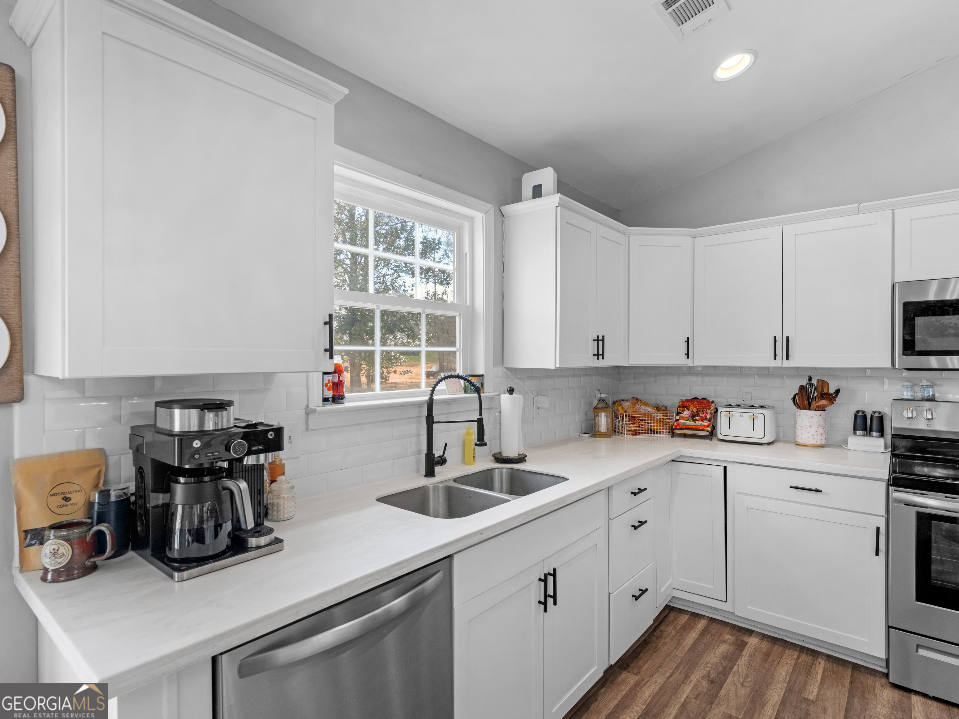 215 Almon Avenue Property Photo 10