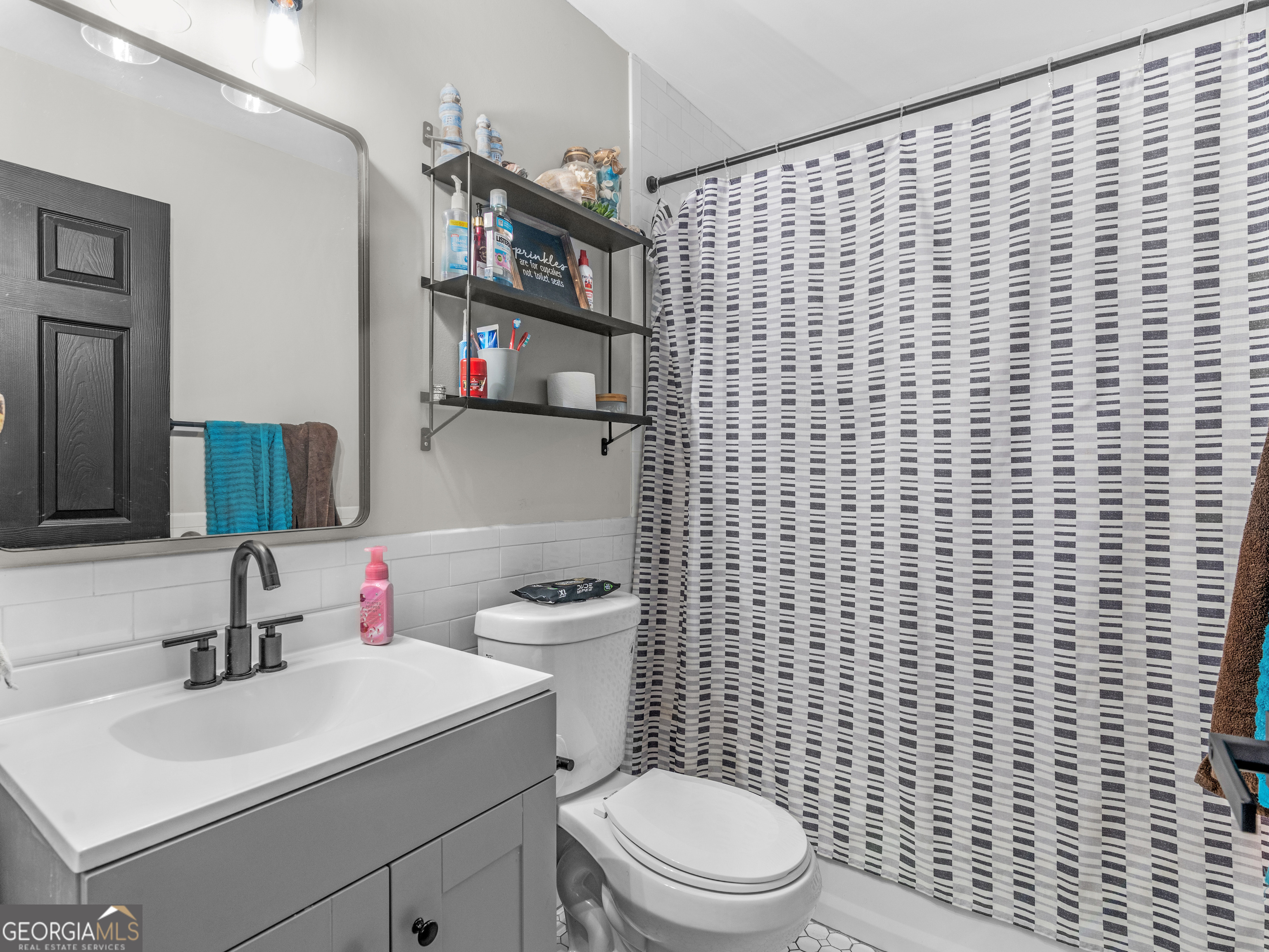 215 Almon Avenue Property Photo 16