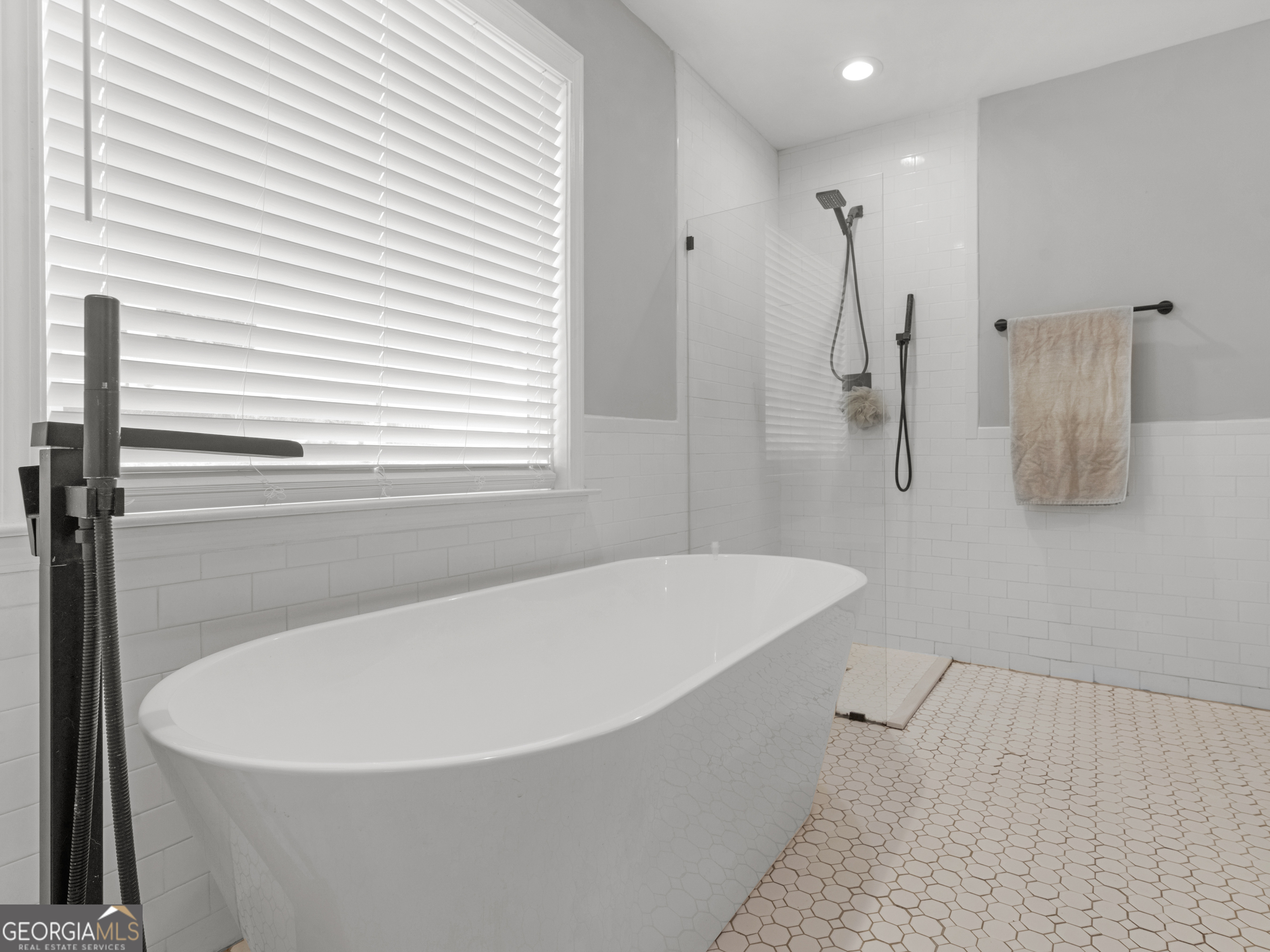 215 Almon Avenue Property Photo 27