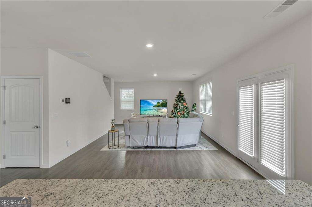23 Embry Boulevard Property Photo 12