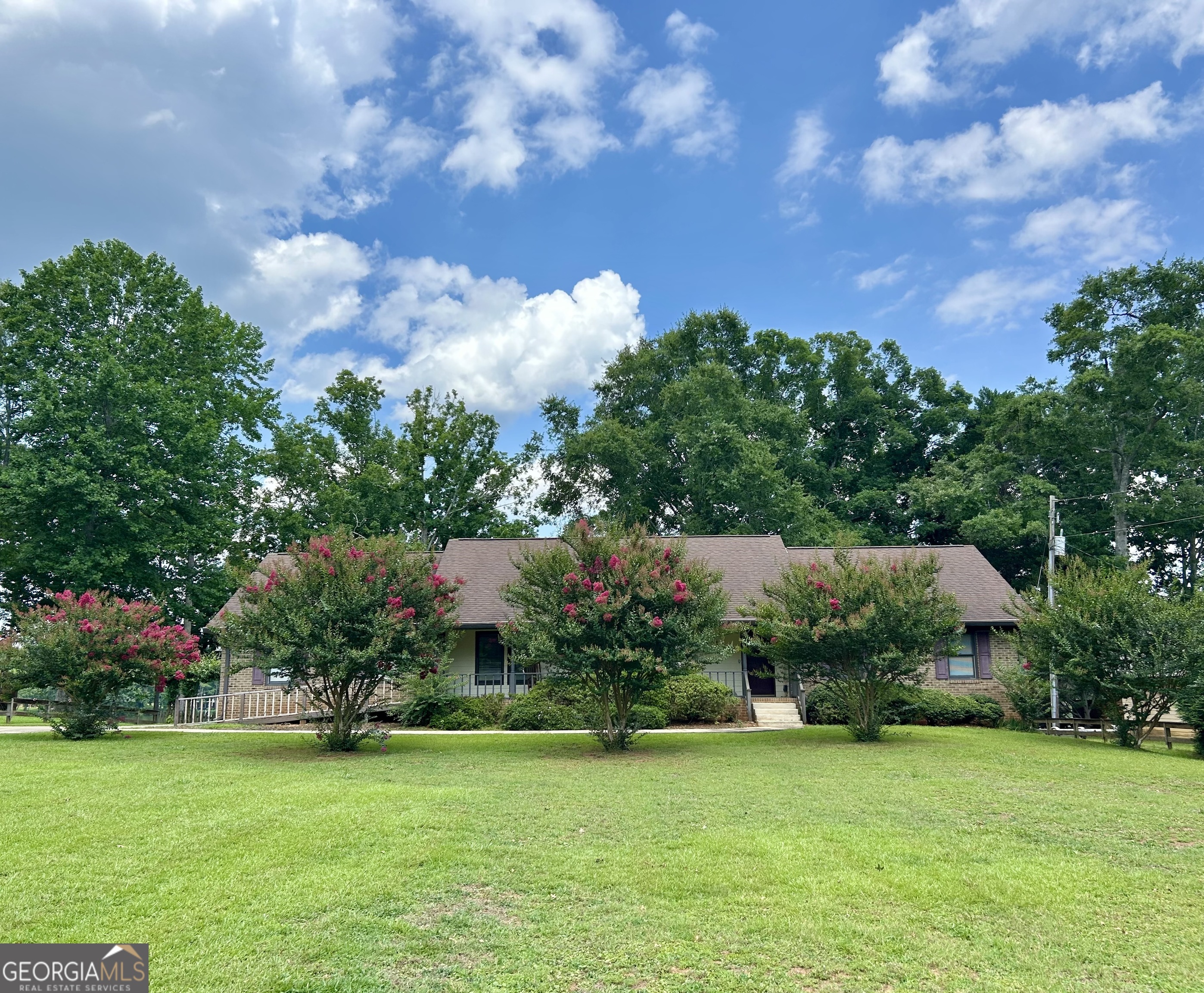 1070 Carpenter Lane Property Photo 1