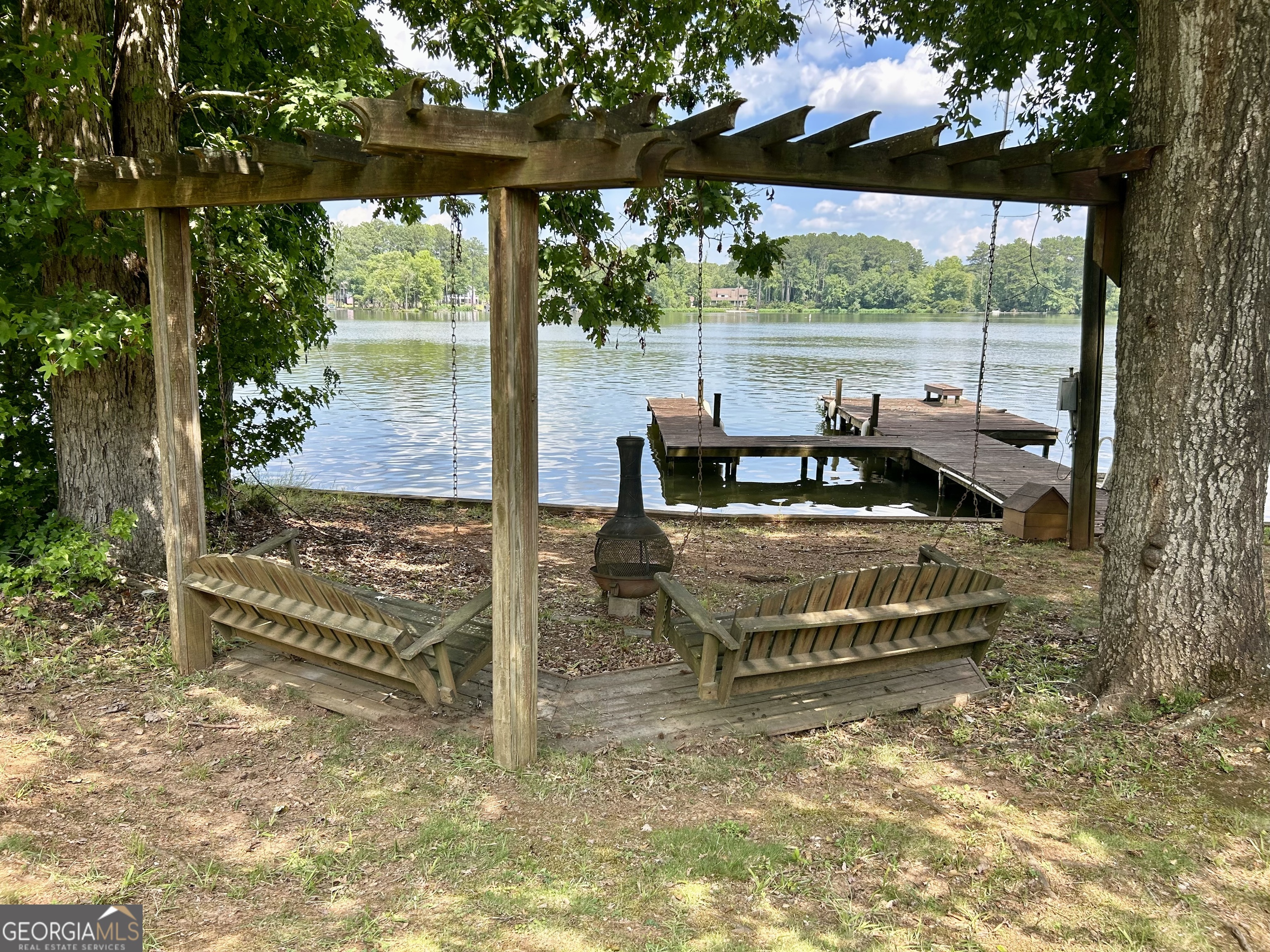 1070 Carpenter Lane Property Photo 3