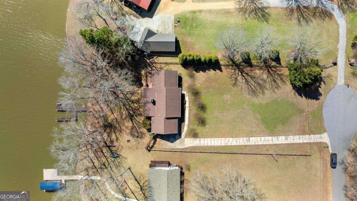 1070 Carpenter Lane Property Photo 8
