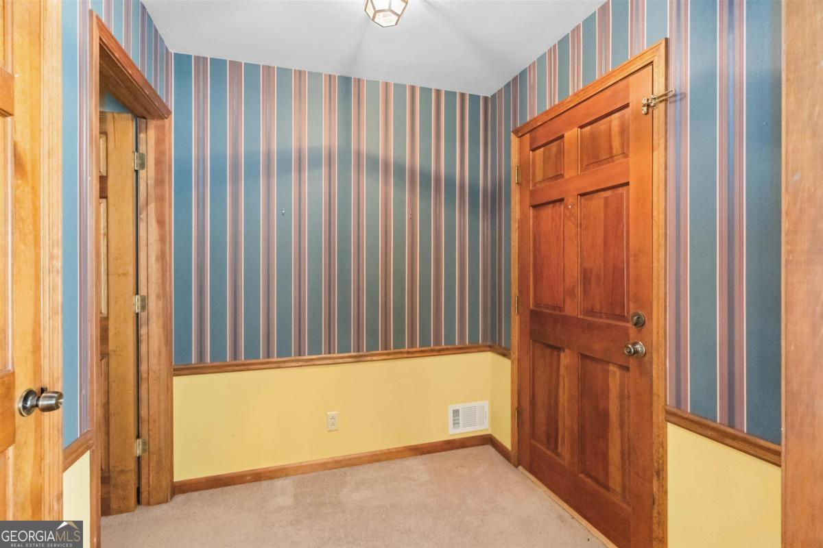 1070 Carpenter Lane Property Photo 9