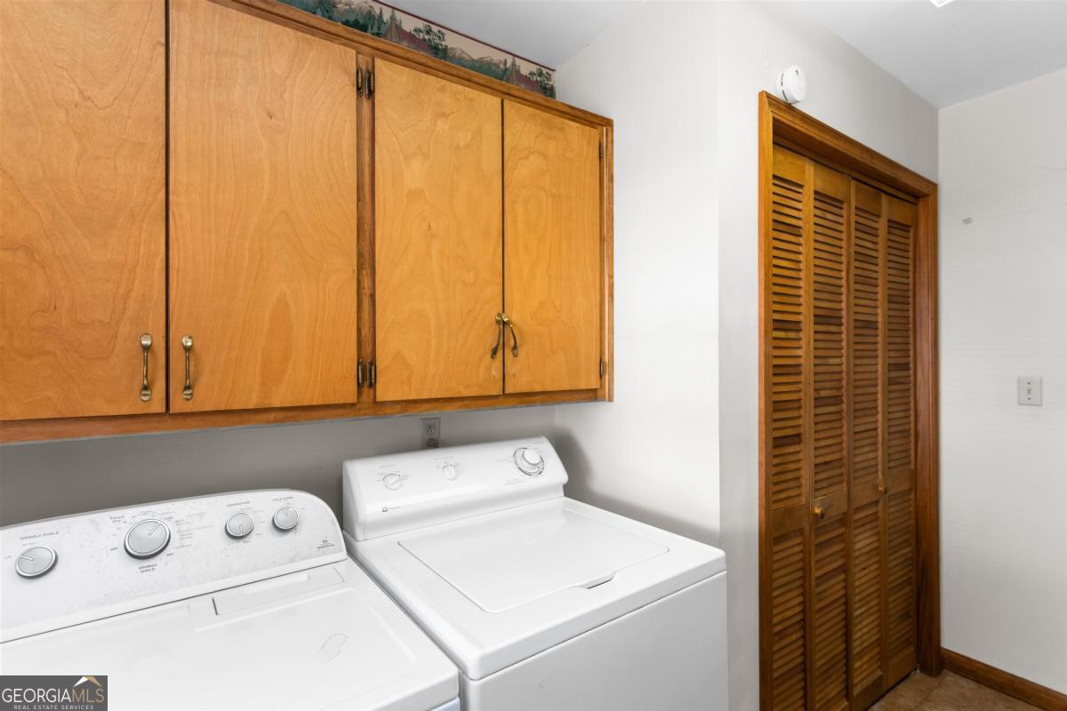 1070 Carpenter Lane Property Photo 17