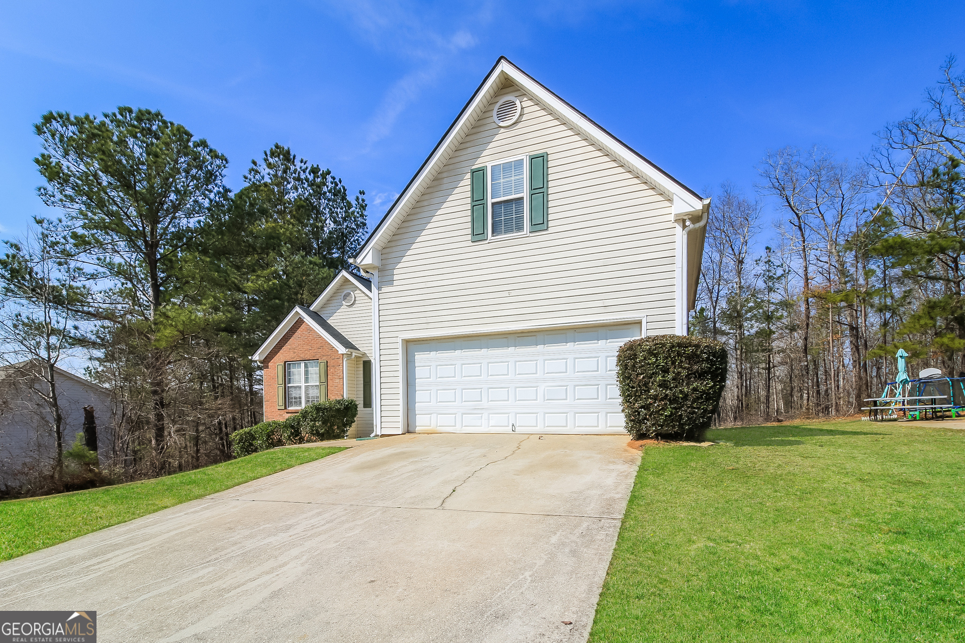 80 E Lawn Drive Property Photo 2