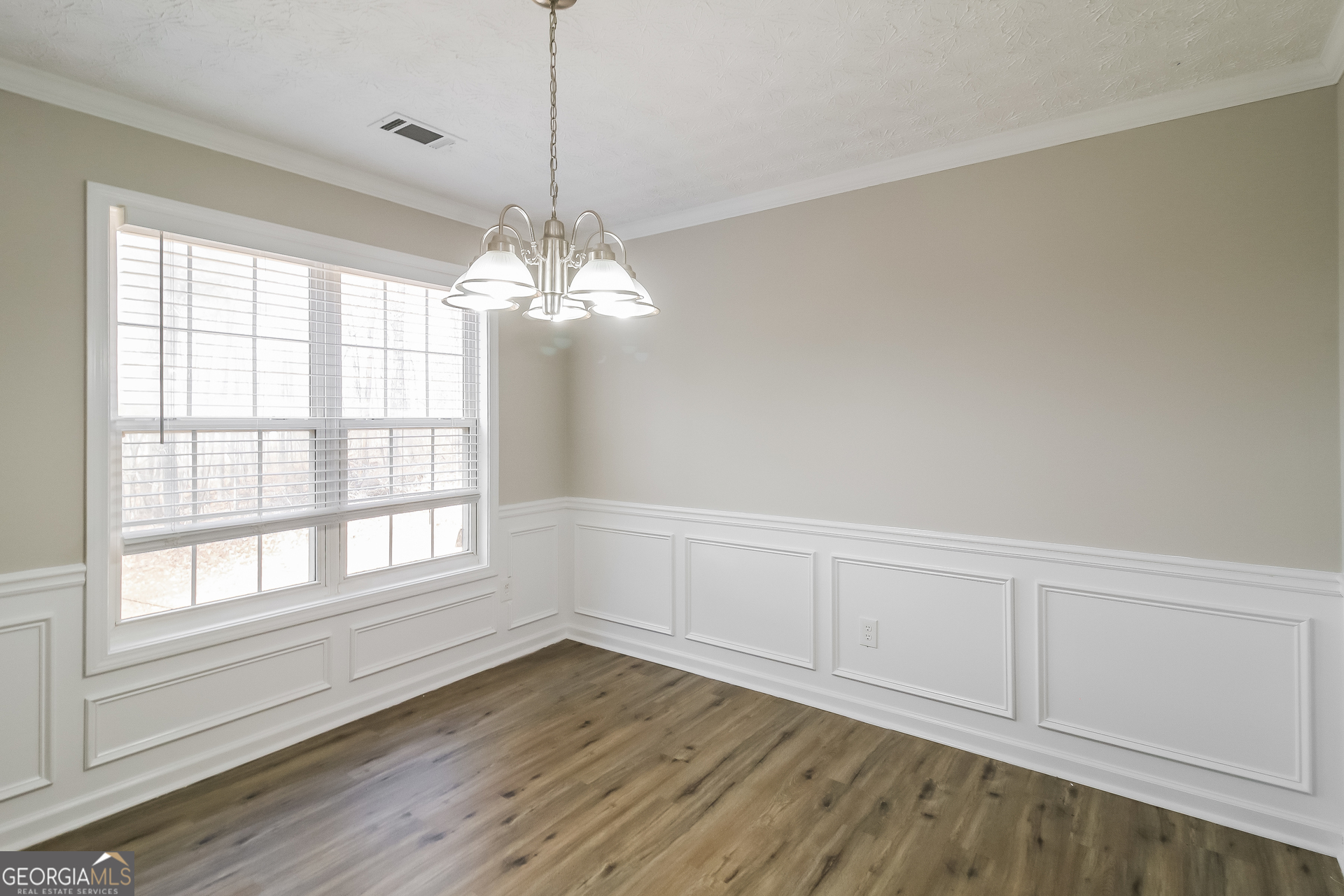 80 E Lawn Drive Property Photo 6