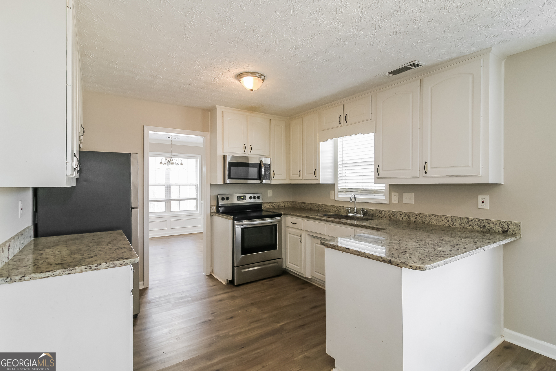 80 E Lawn Drive Property Photo 8