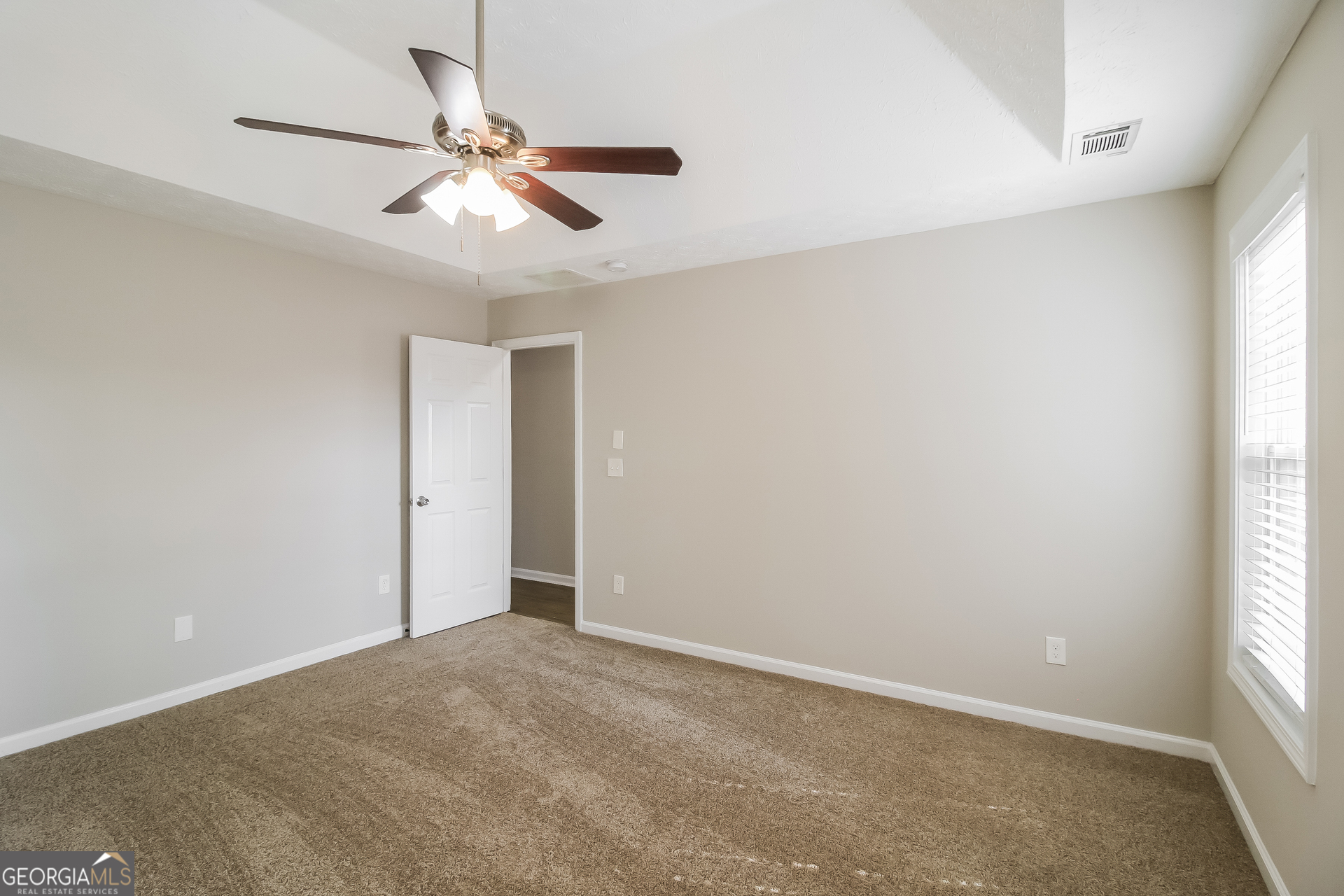 80 E Lawn Drive Property Photo 9