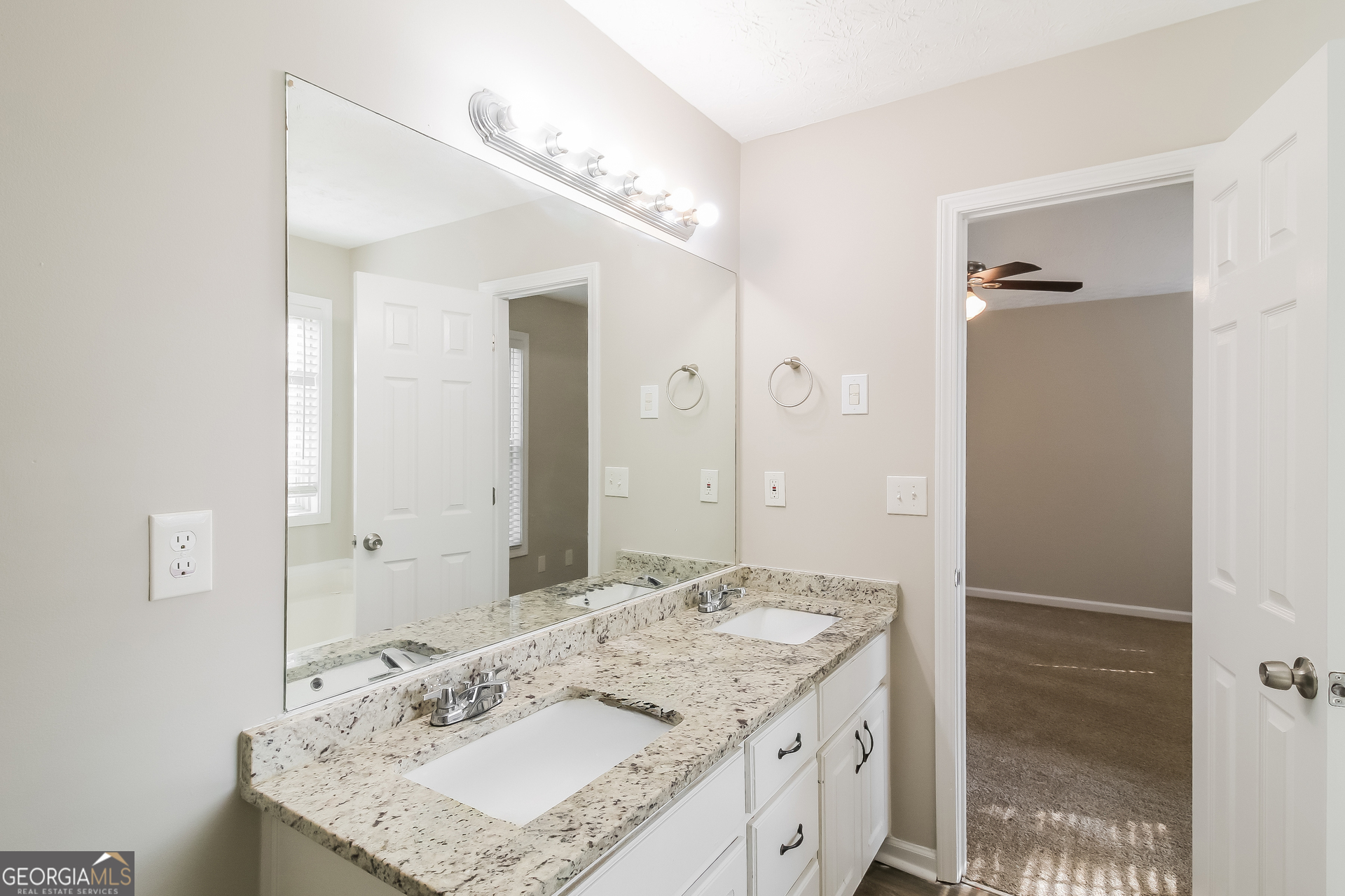 80 E Lawn Drive Property Photo 11