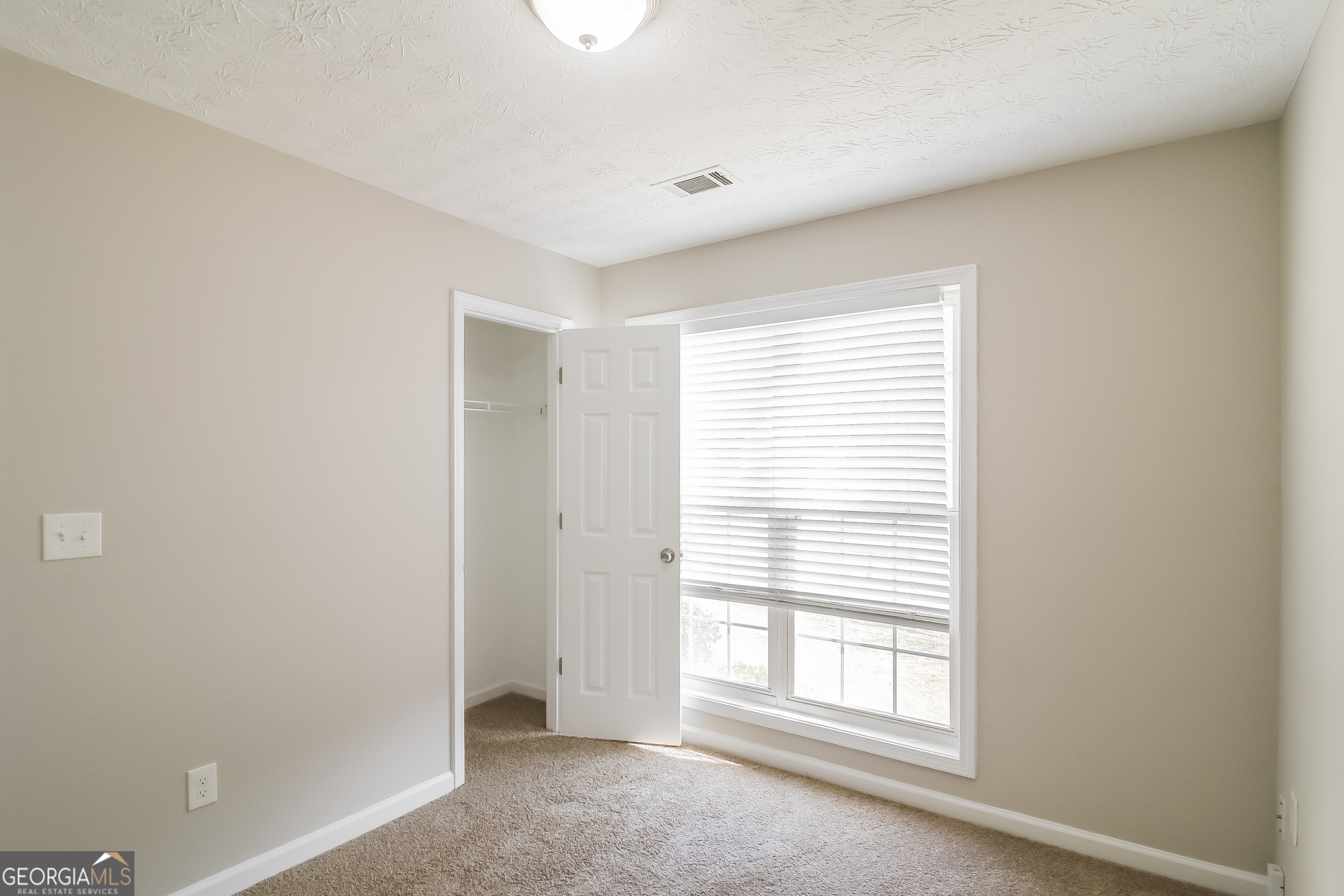 80 E Lawn Drive Property Photo 14