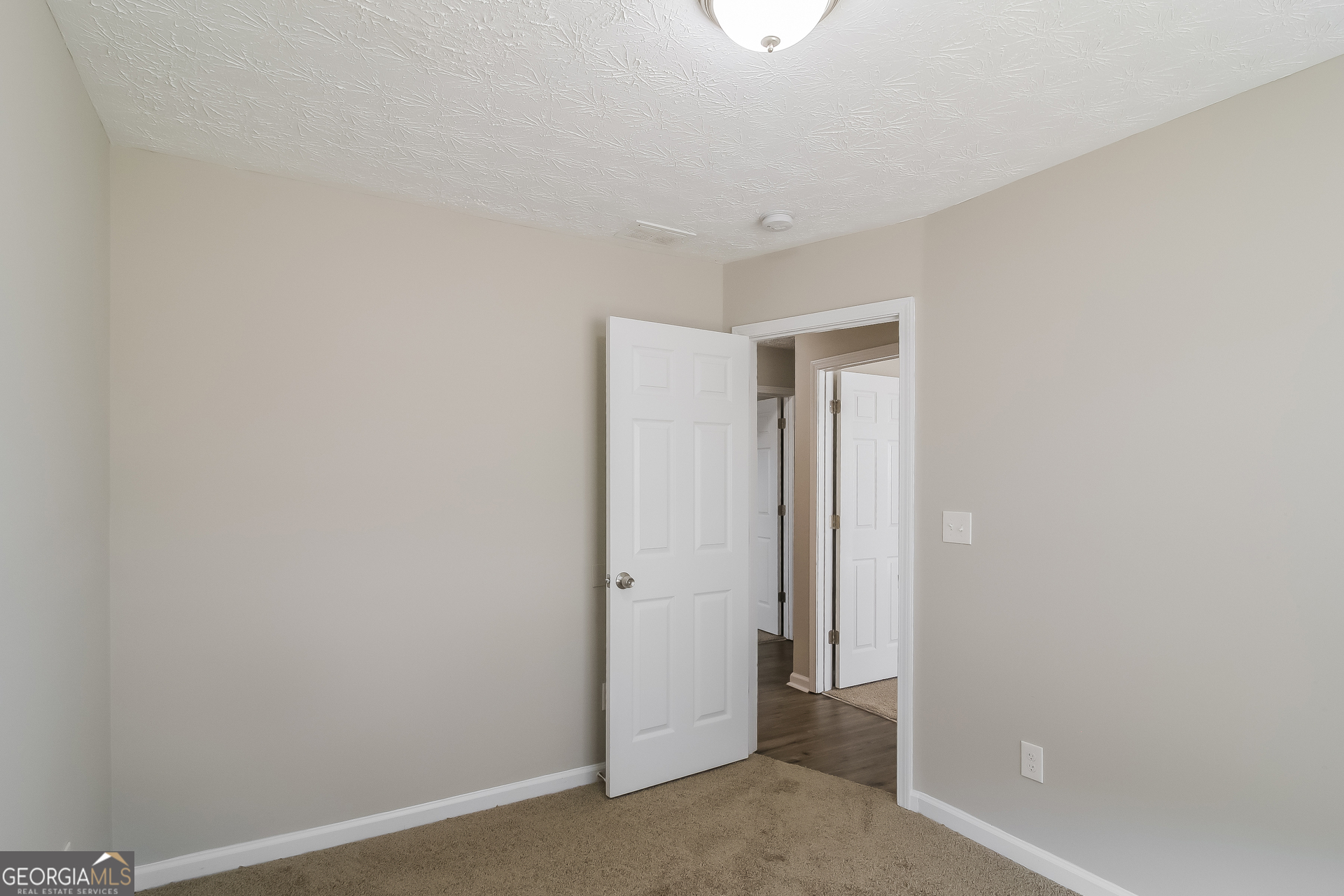 80 E Lawn Drive Property Photo 15