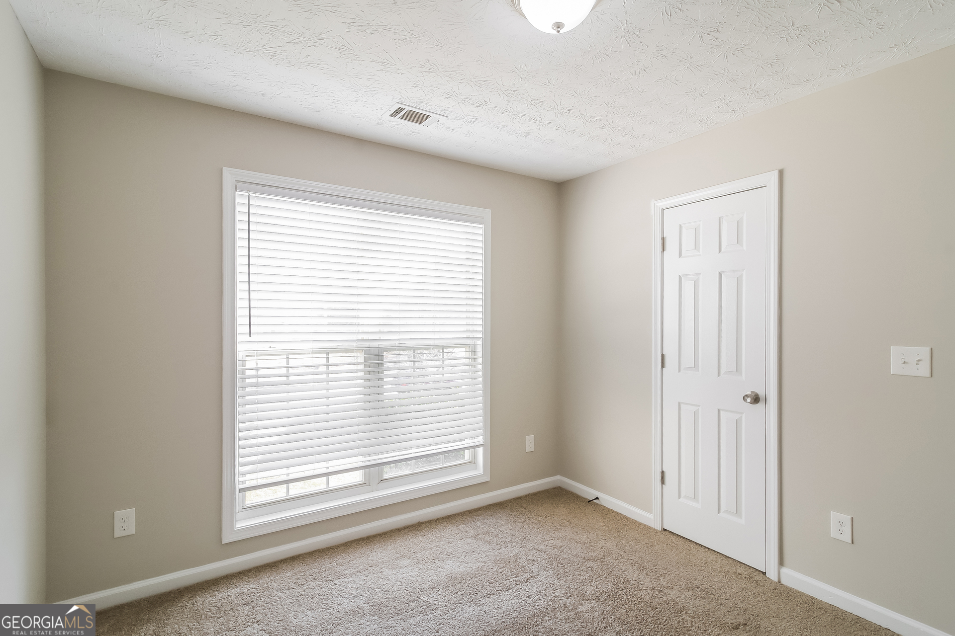 80 E Lawn Drive Property Photo 16