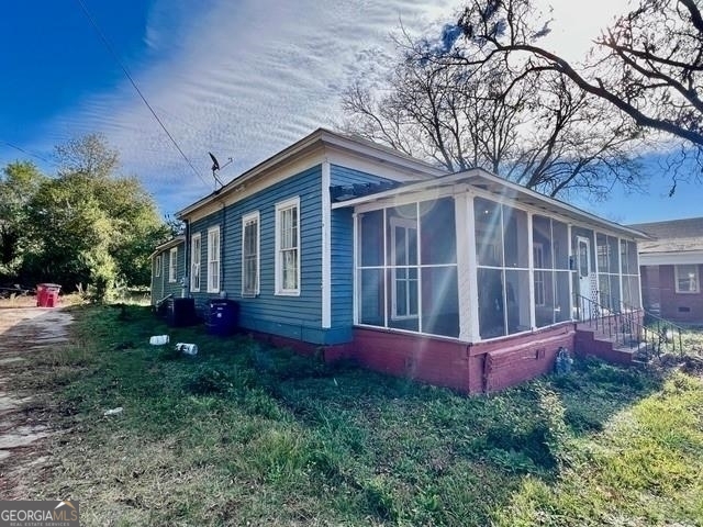 1290 Pio Nono Avenue Property Photo 2