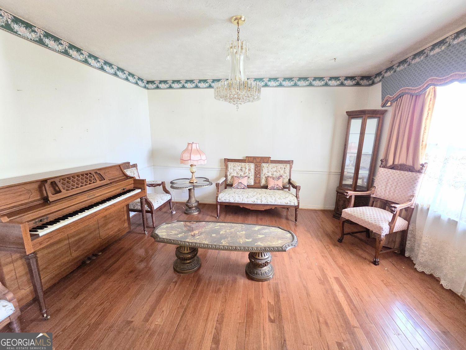 375 Arch Street Property Photo 6