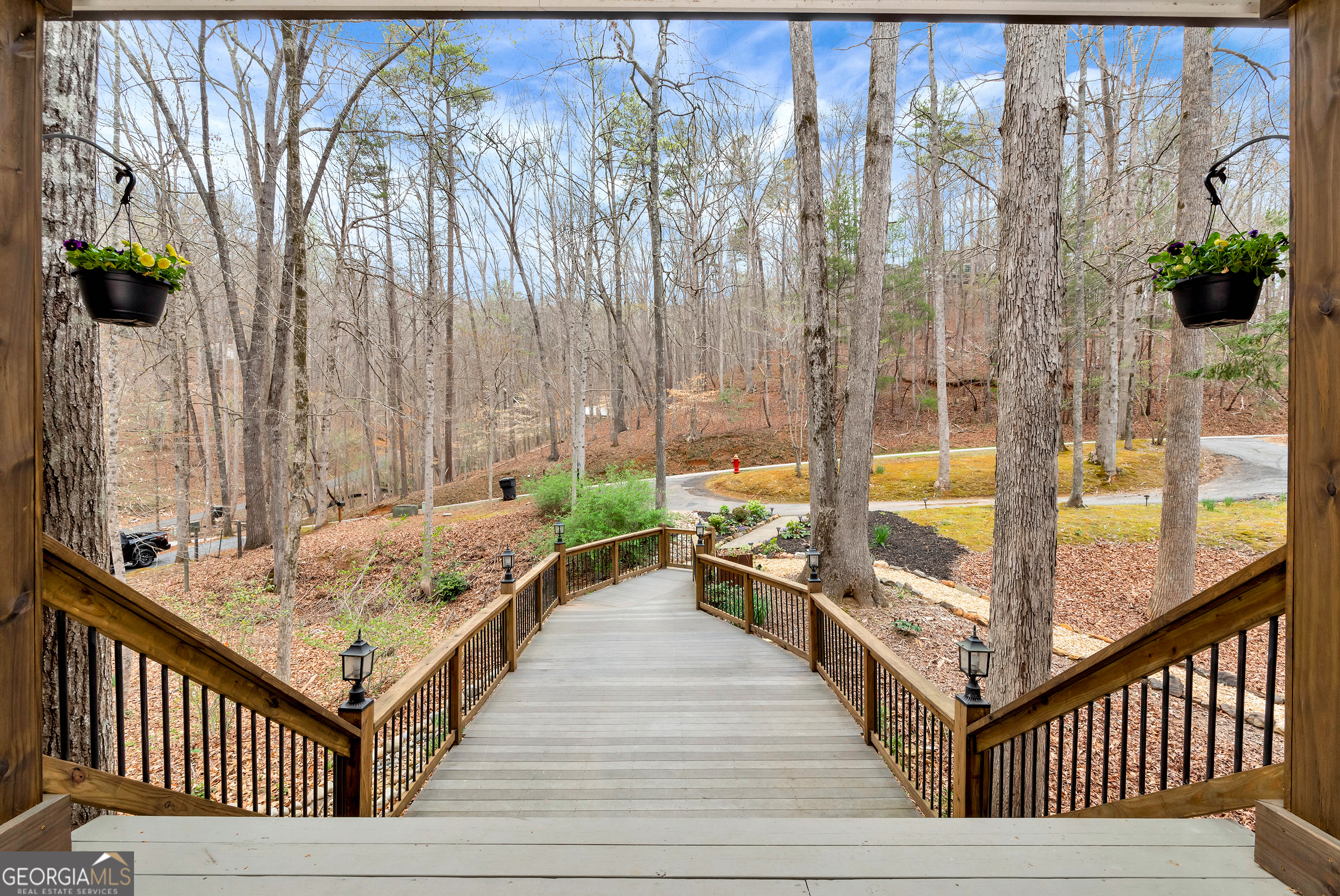 1060 Golden Avenue Property Photo 6