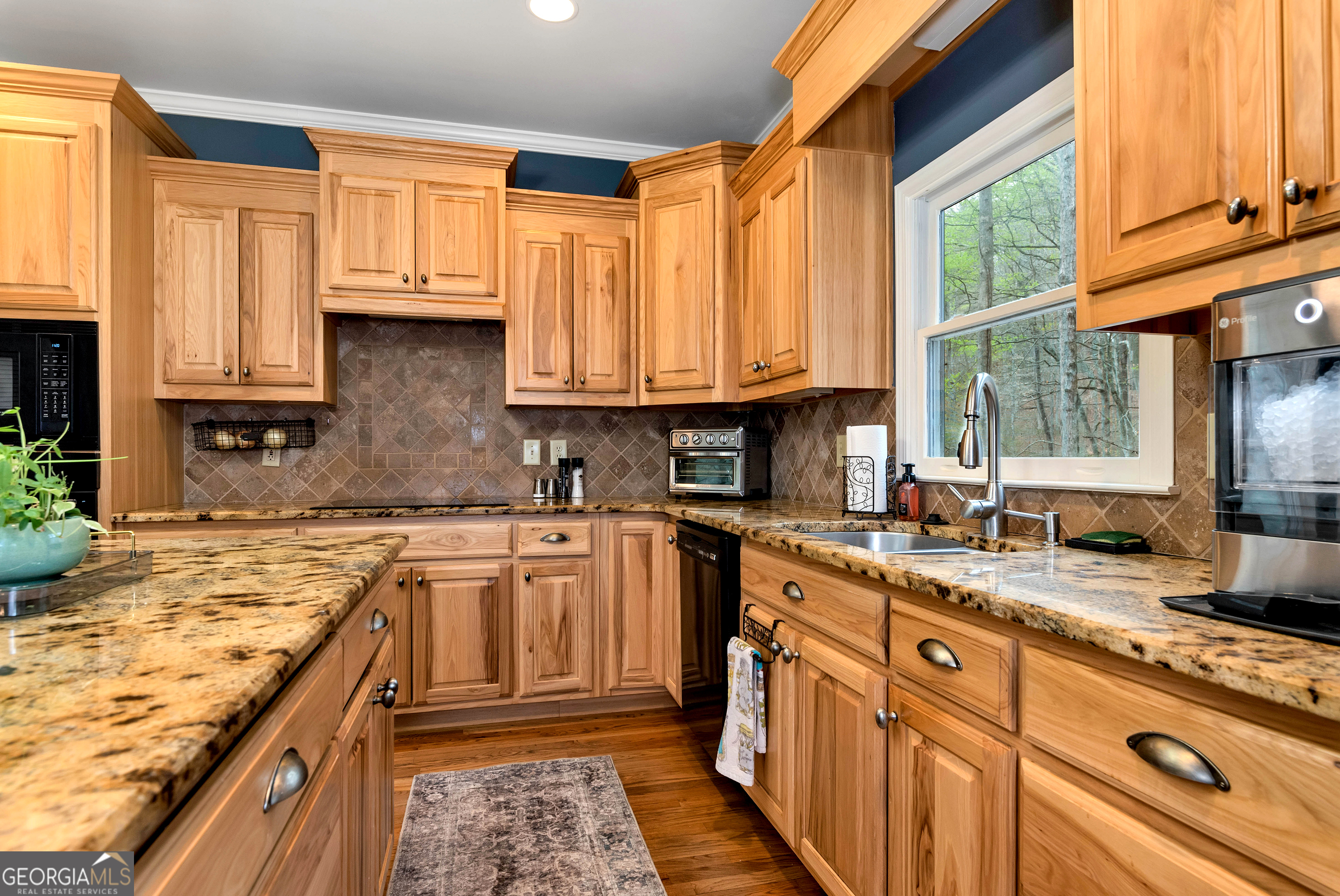 1060 Golden Avenue Property Photo 14