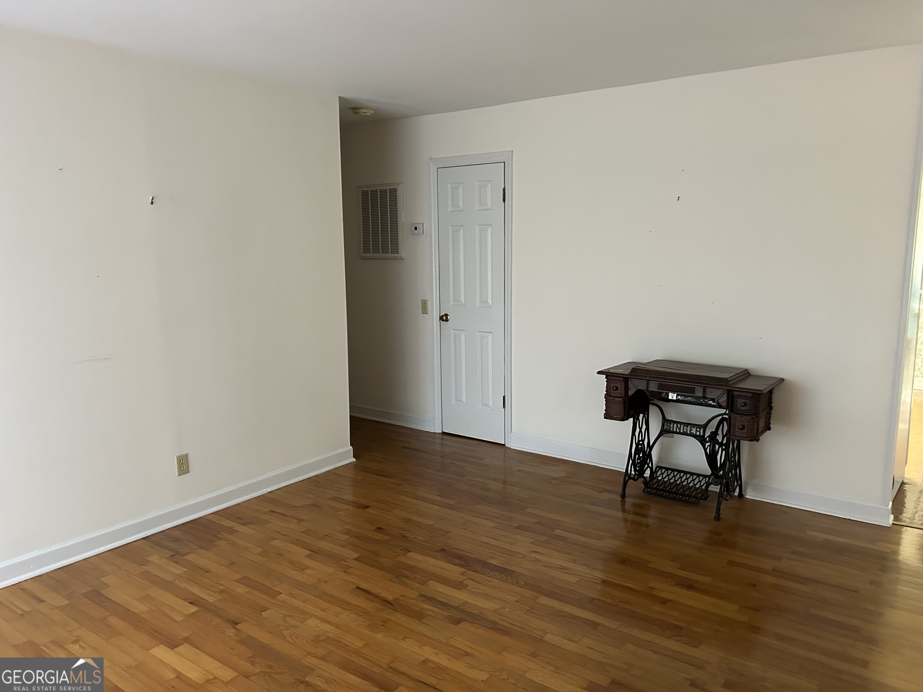 801 Cloverhurst Drive Property Photo 4