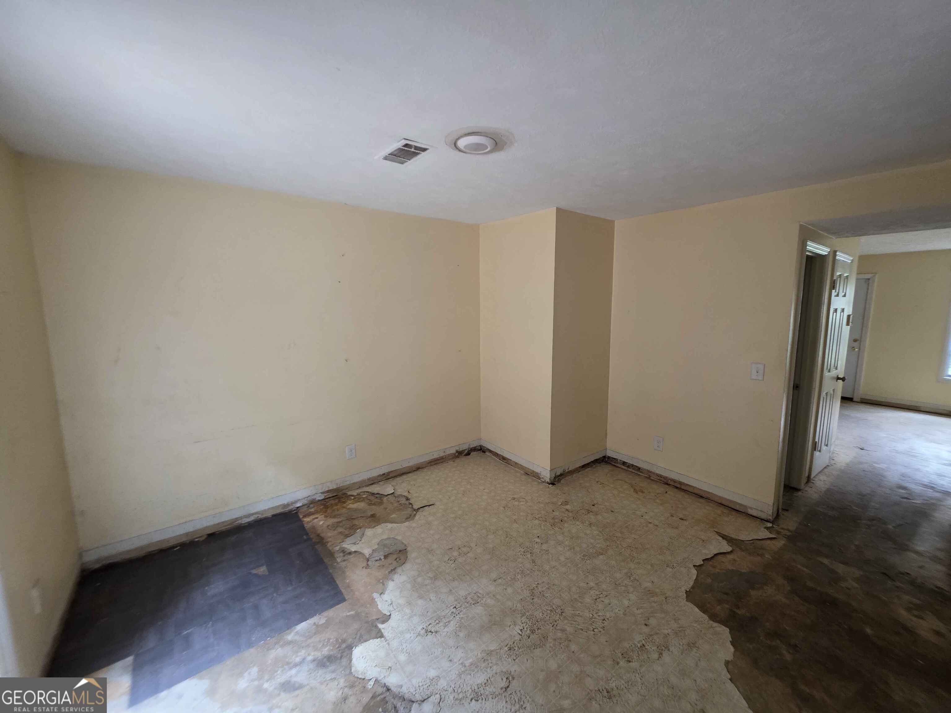 1939 Whitehall Forest Court Se Property Photo 2