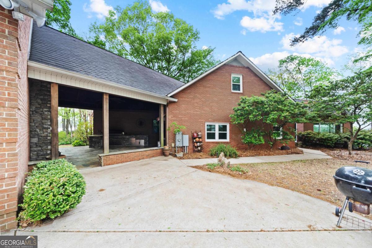 390 Nw David Williams Road Property Photo 11