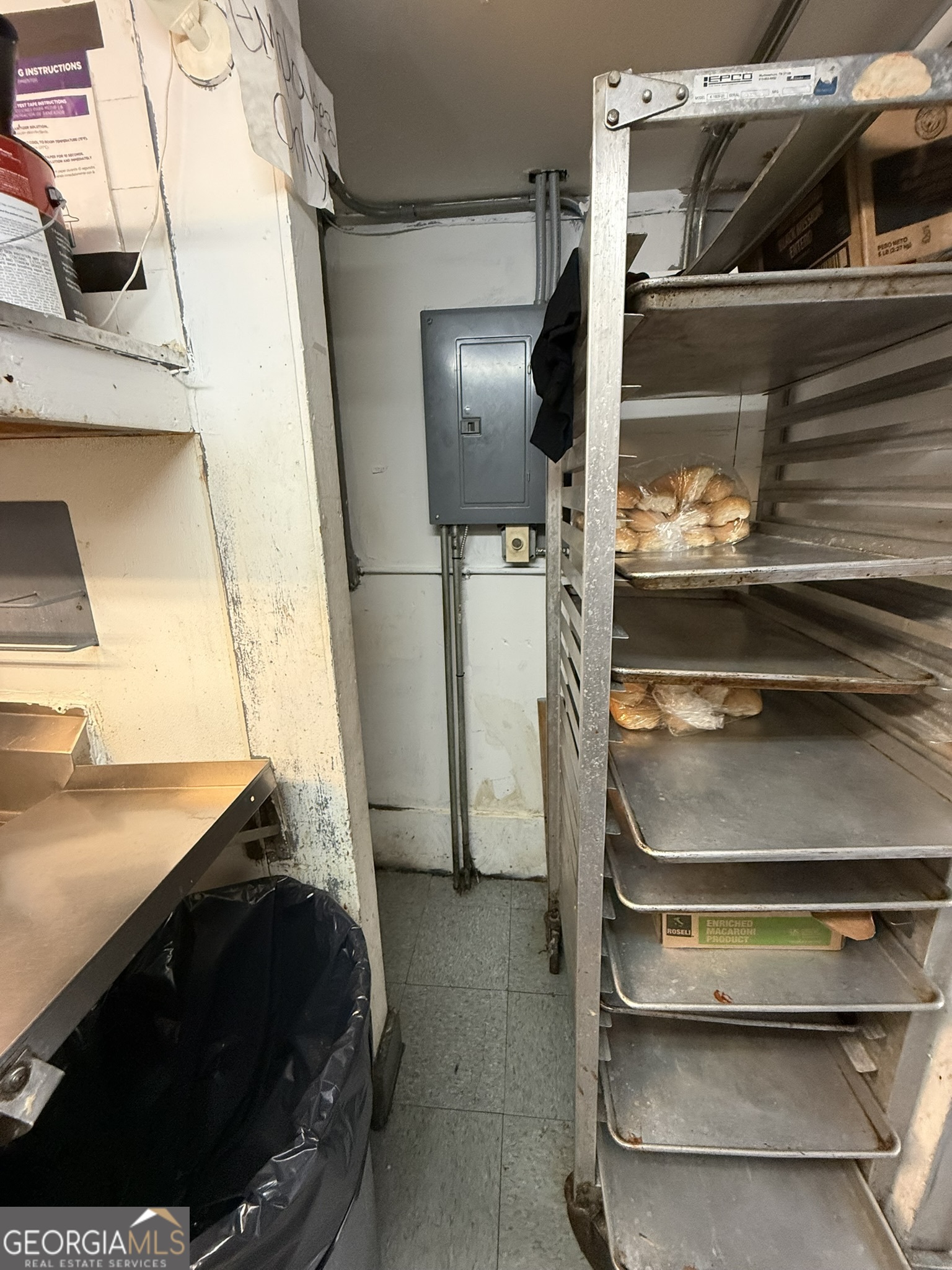 102 N Hill Street Property Photo 31