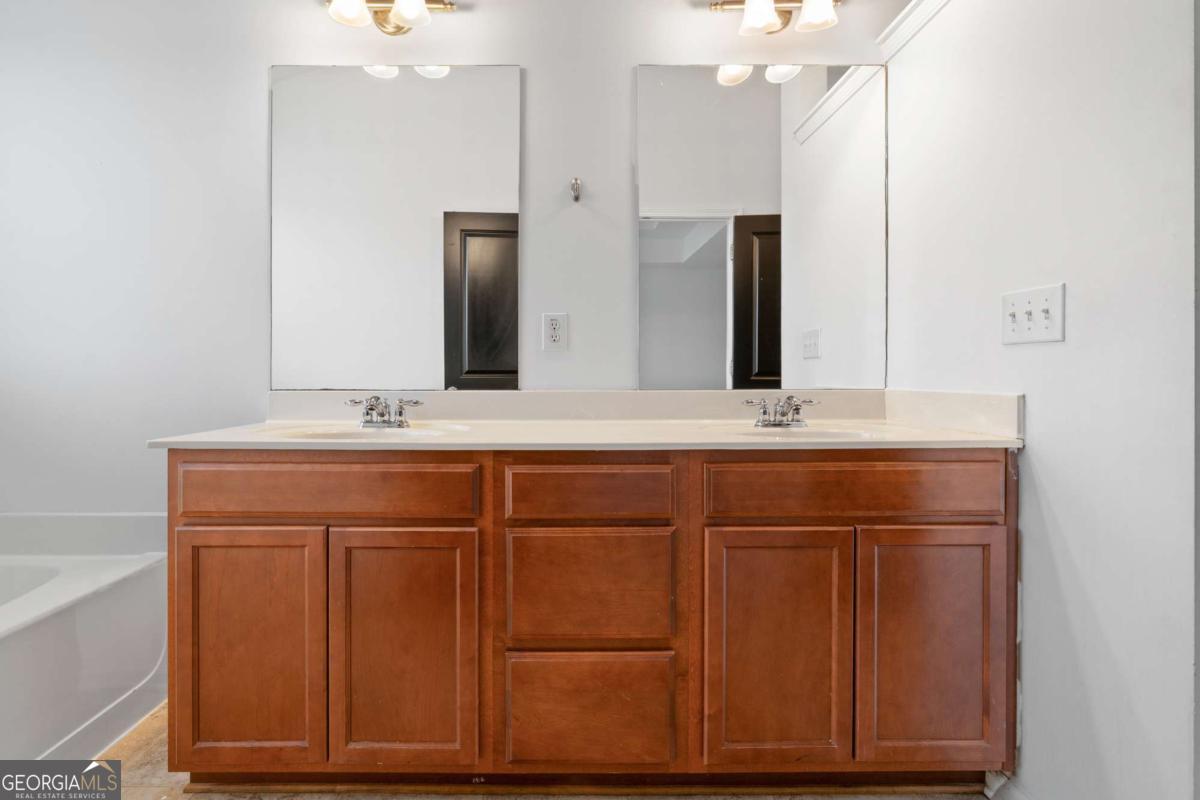 7054 Elmwood Ridge Court Property Photo 25