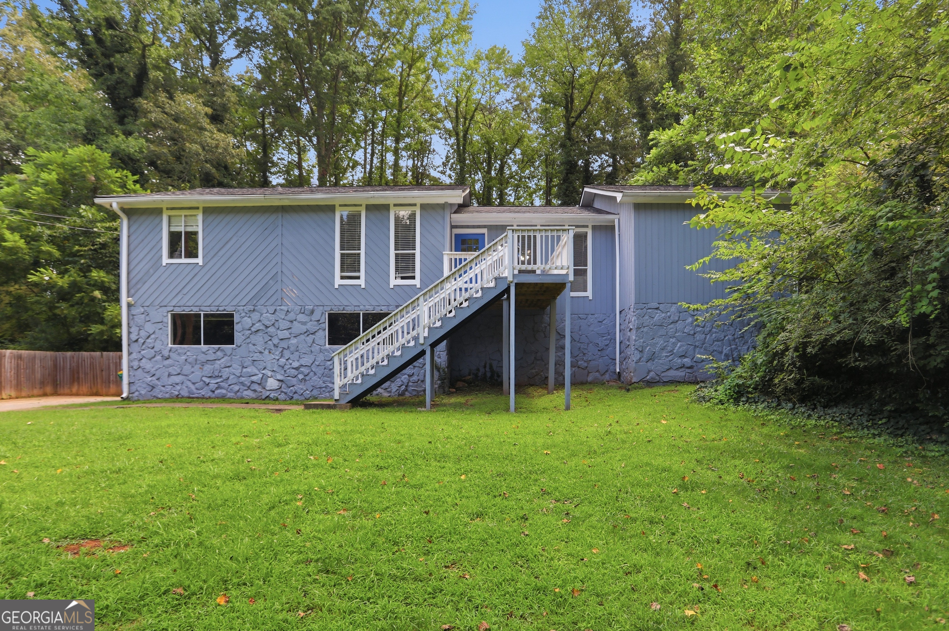 124 Creekview Drive Property Photo 1