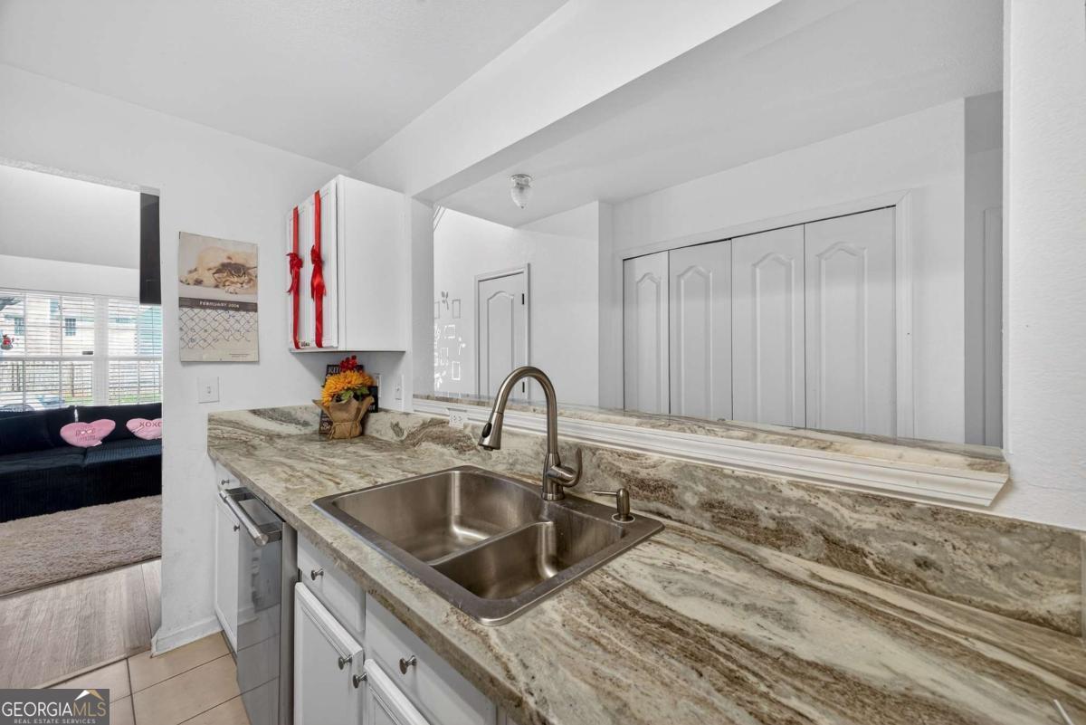 175 Grosslake Parkway Property Photo 11