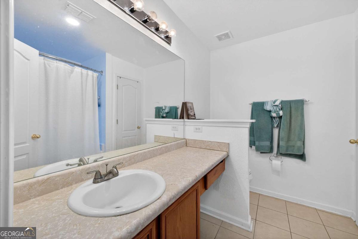 175 Grosslake Parkway Property Photo 16