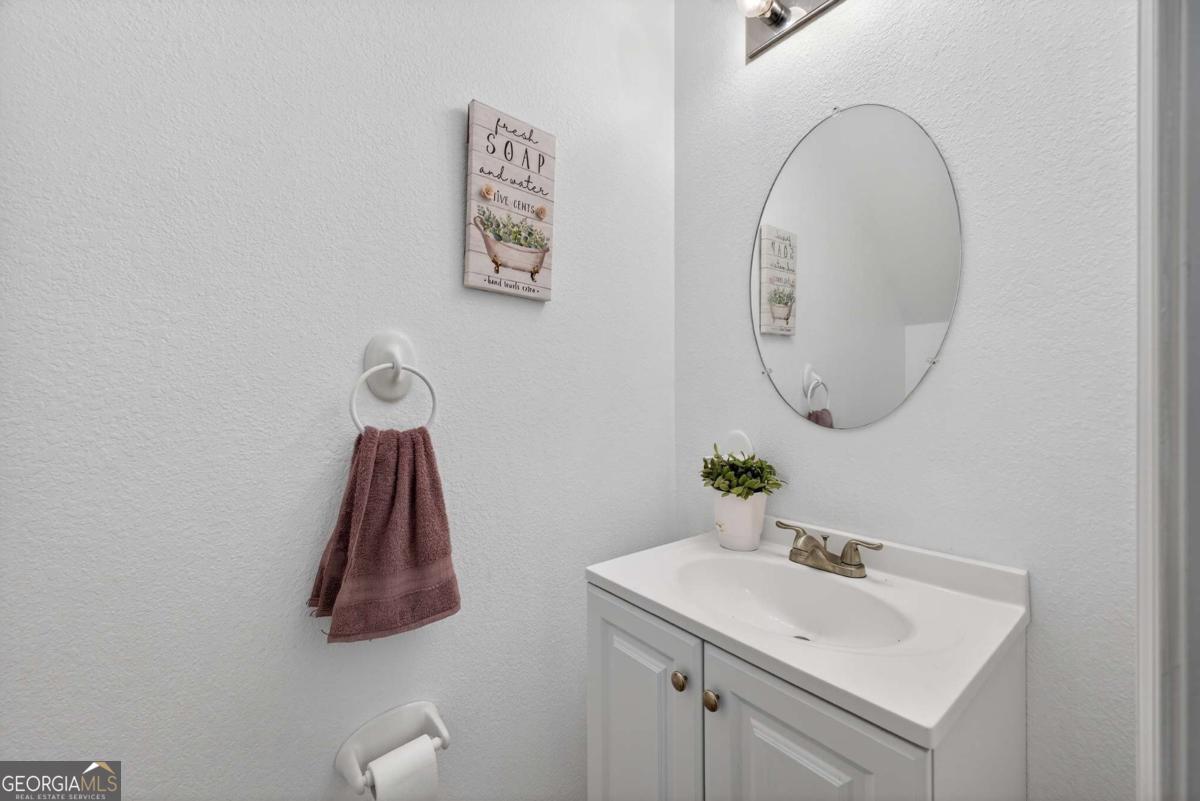 175 Grosslake Parkway Property Photo 17