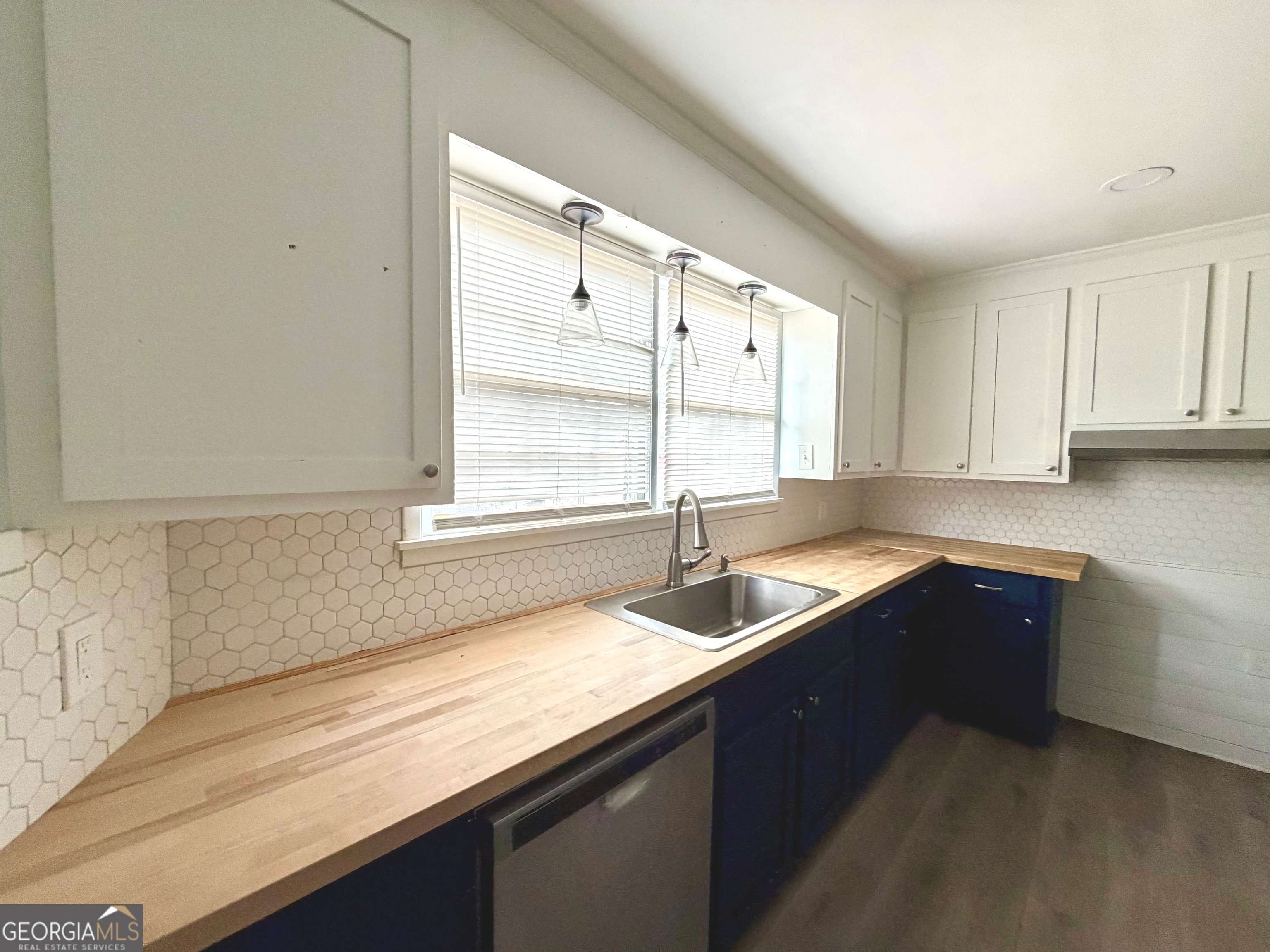 40 Edgewood Avenue Property Photo 9
