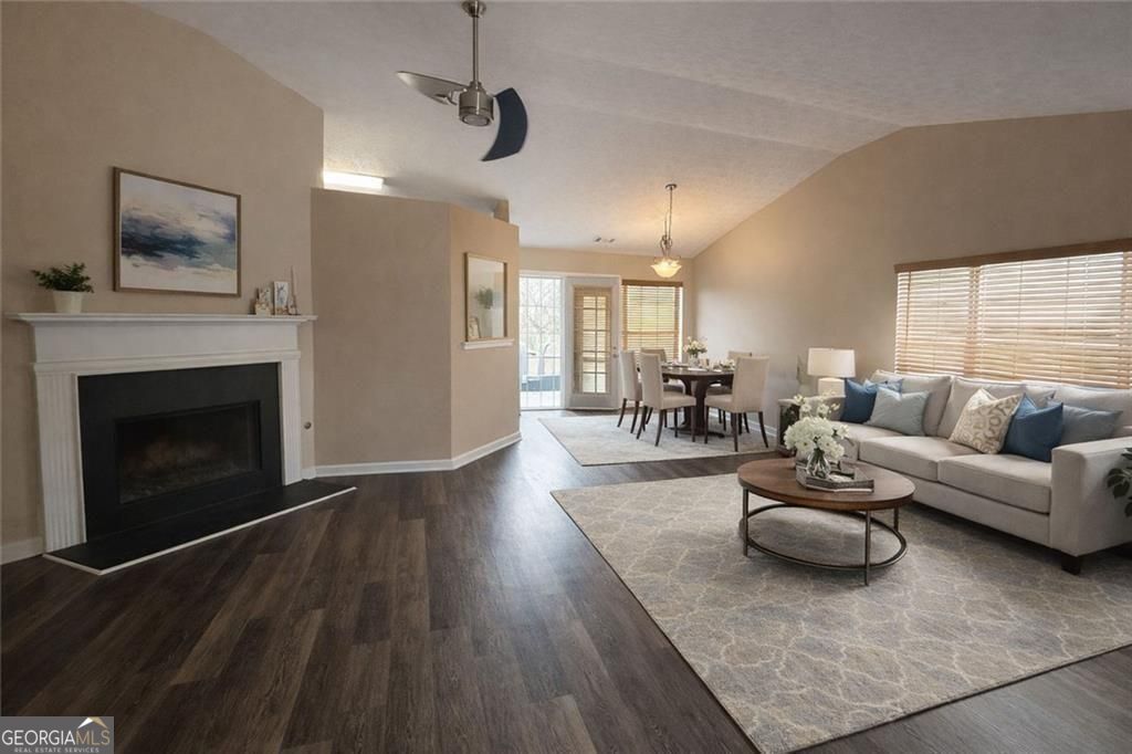 10600 Pine Forest Lane Property Photo 3