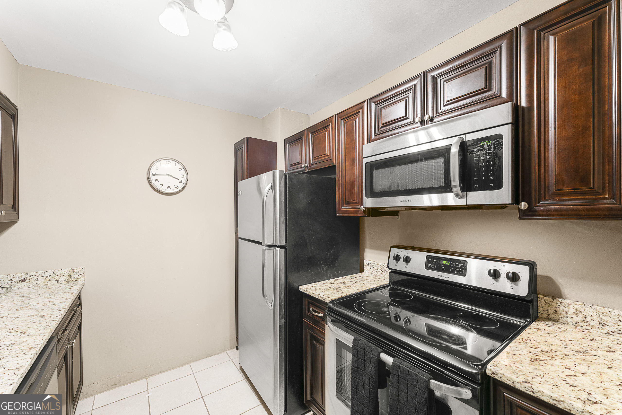 300 W Peachtree St 17 J Property Photo 3