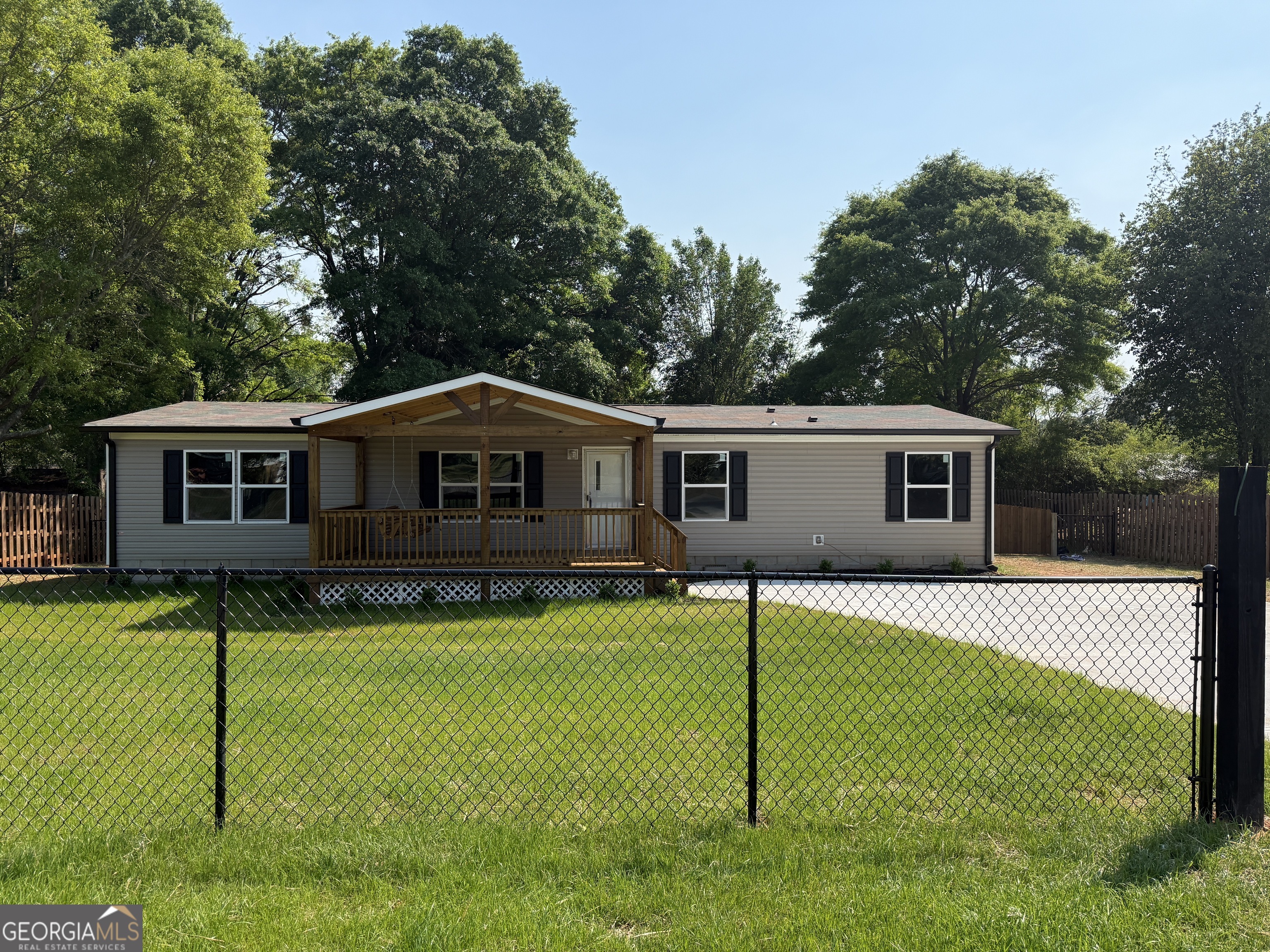 103 Skyland Drive E Property Photo 1