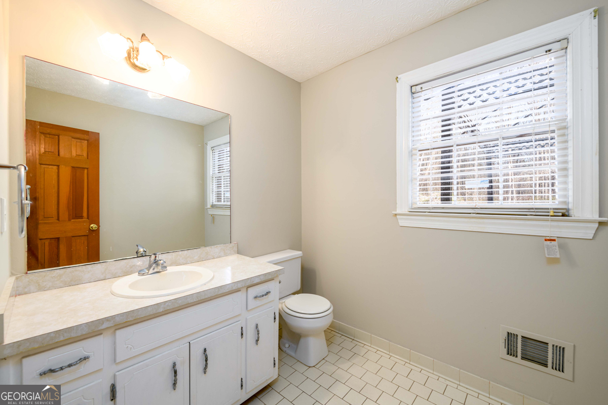 6420 Phillips Place Property Photo 6